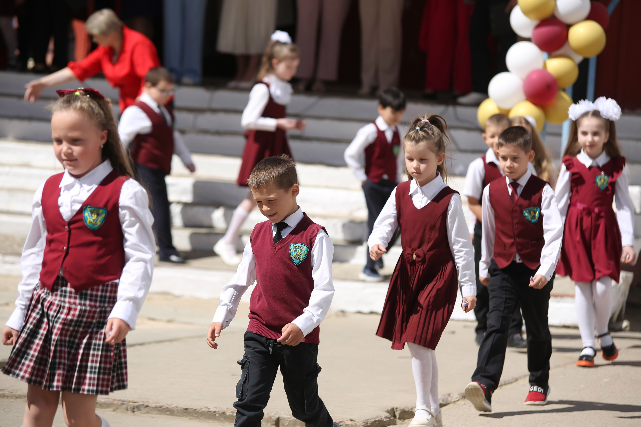 ЛИНЕЙКА «ПОСЛЕДНИЙ ЗВОНОК» 9 ШКОЛА 2024 г МЦЕНСК. ТВОЙ АЛЬБОМ / ТВОИ ПРАВИЛА