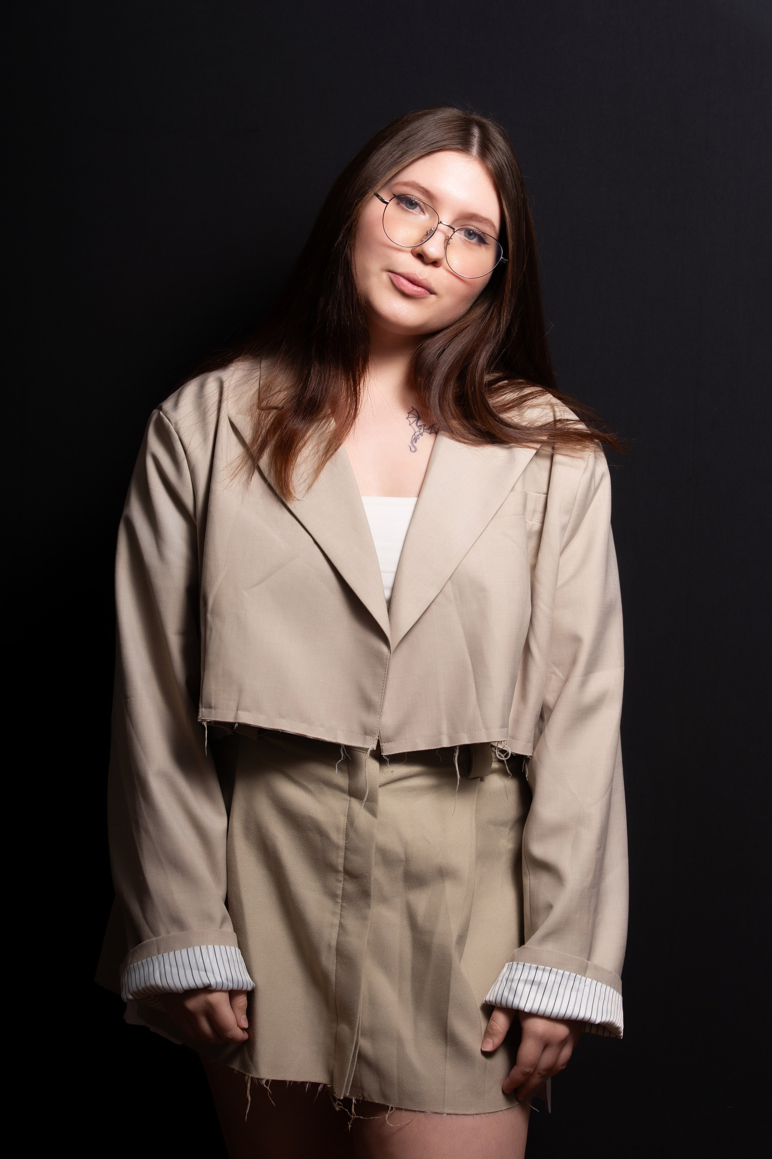 Портретная фотосессия для учеников 9 класса на чёрном фоне | Школьный фотограф Николай Богатырёв | Твой альбом / Твои правила. ТВОЙ АЛЬБОМ / ТВОИ ПРАВИЛА