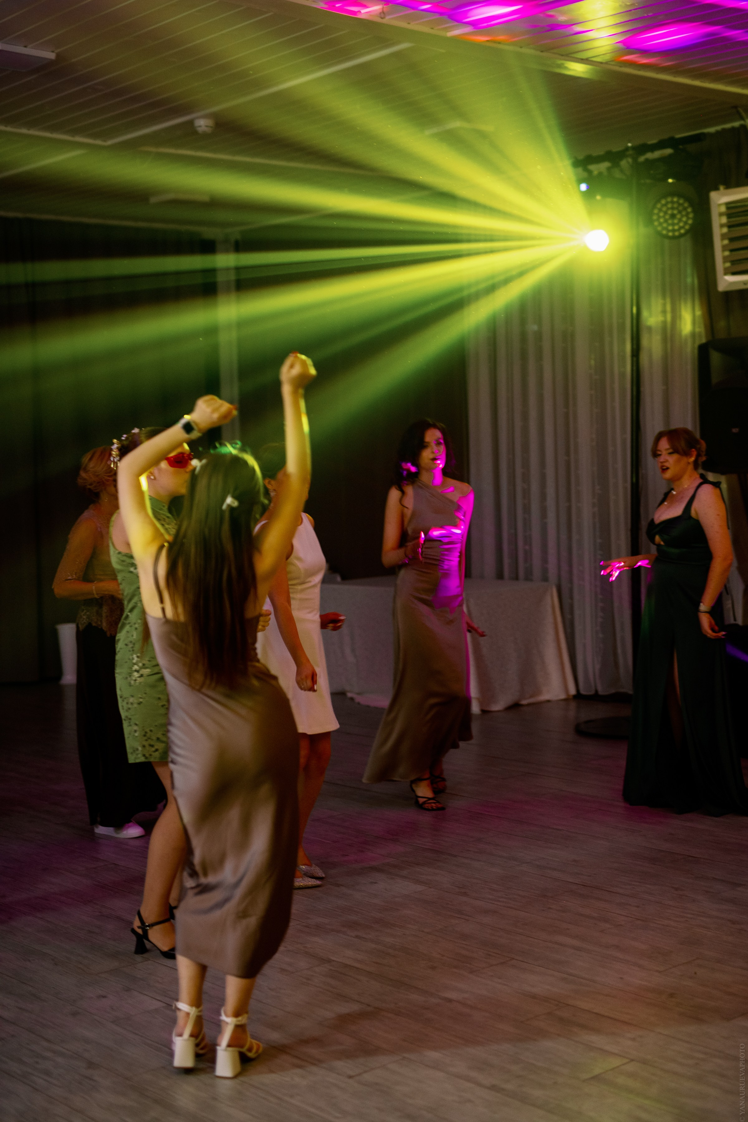 НеИГРЫ и прожарка жениха. Игорь и Дарья. Свадебный и контент- фотограф в Тольятти, Самаре, Москве Яна Уруева