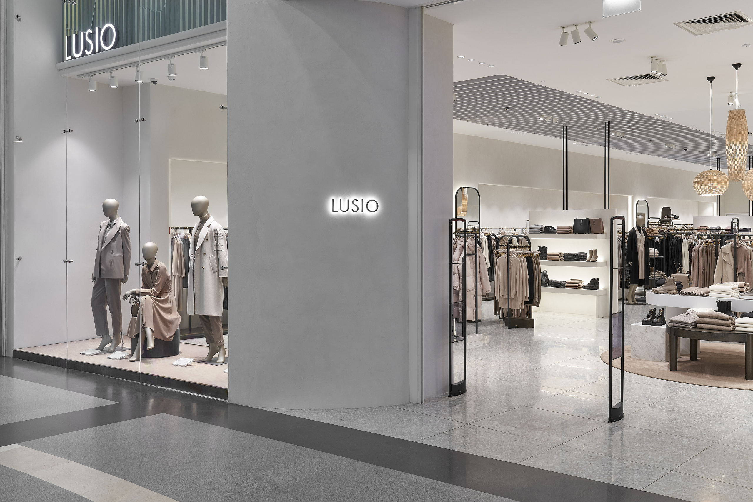 Флагманский магазин одежды LUSIO. Евгения Четий — интерьерный фотограф в Москве, Санкт- Петербурге, Сочи
