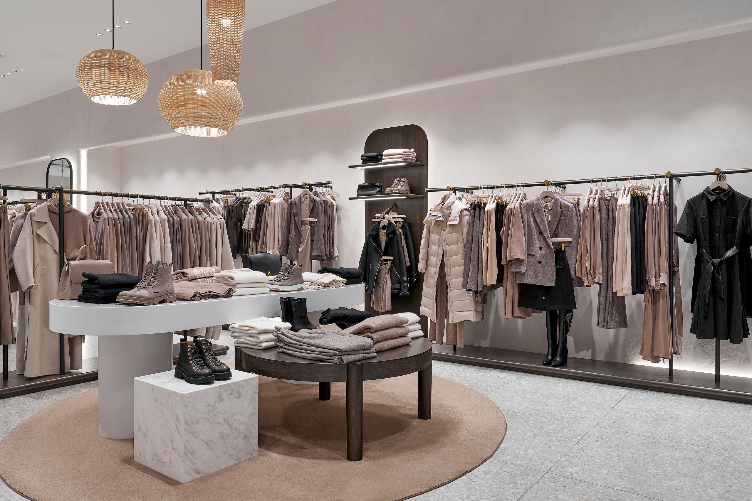 Флагманский магазин одежды LUSIO. Евгения Четий — интерьерный фотограф в Москве, Санкт- Петербурге, Сочи