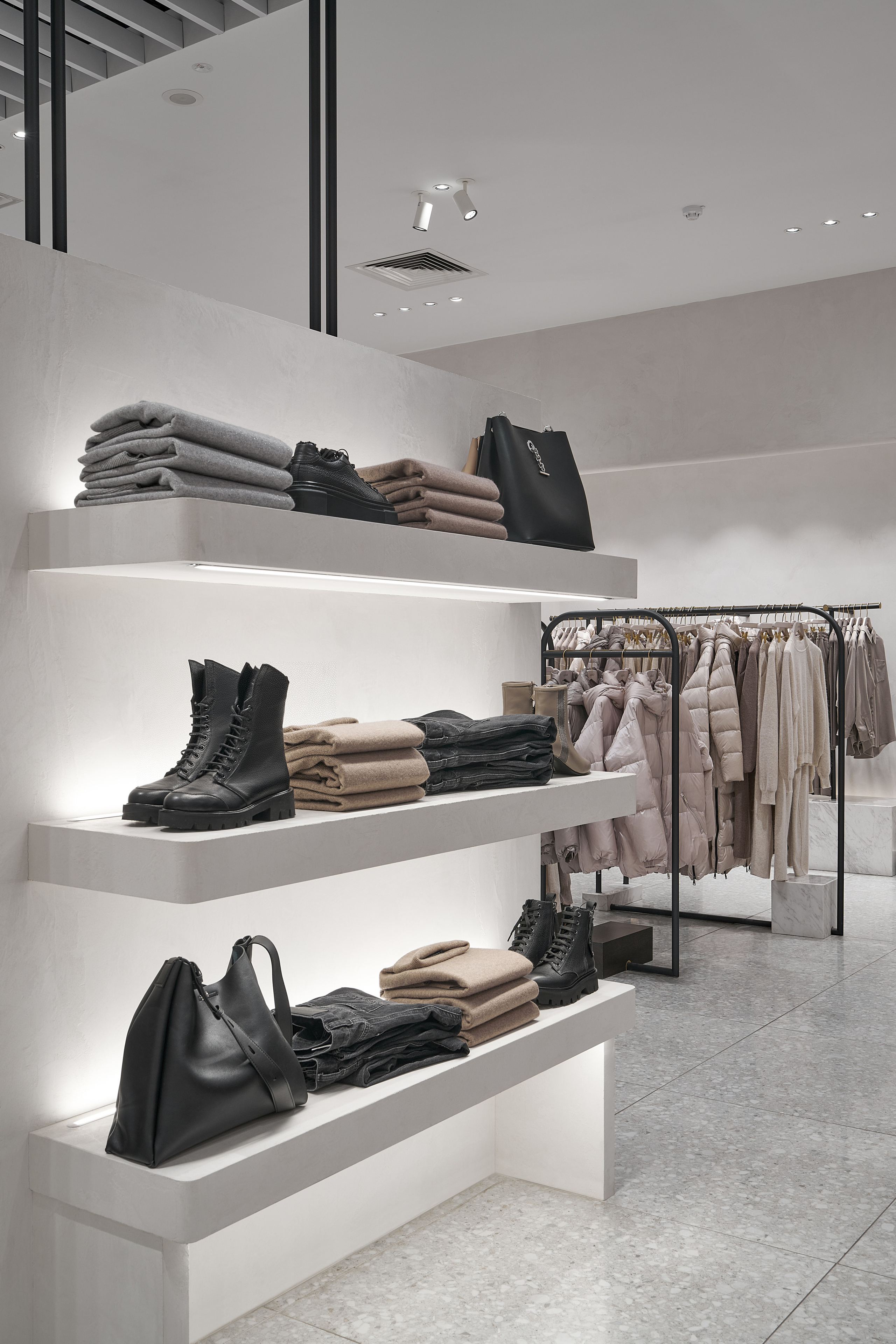 Флагманский магазин одежды LUSIO. Евгения Четий — интерьерный фотограф в Москве, Санкт- Петербурге, Сочи