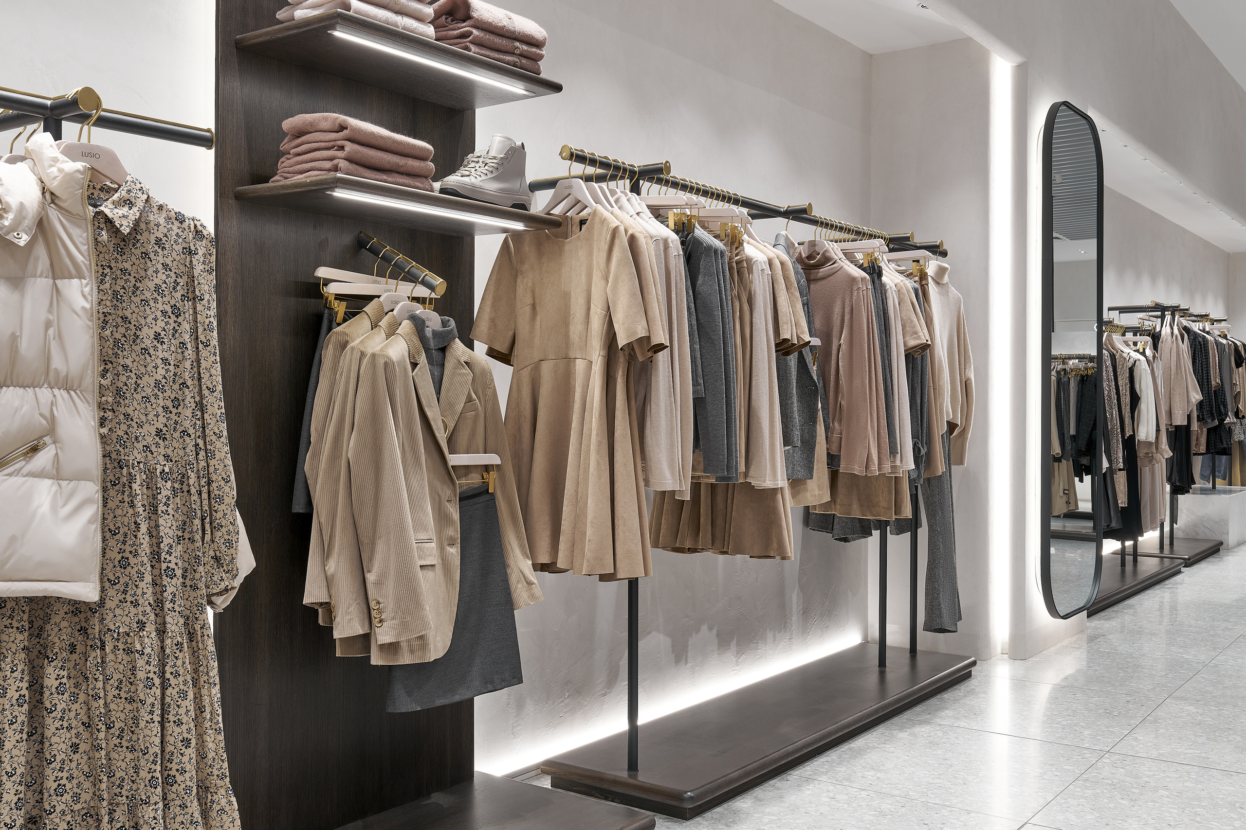 Флагманский магазин одежды LUSIO. Евгения Четий — интерьерный фотограф в Москве, Санкт- Петербурге, Сочи