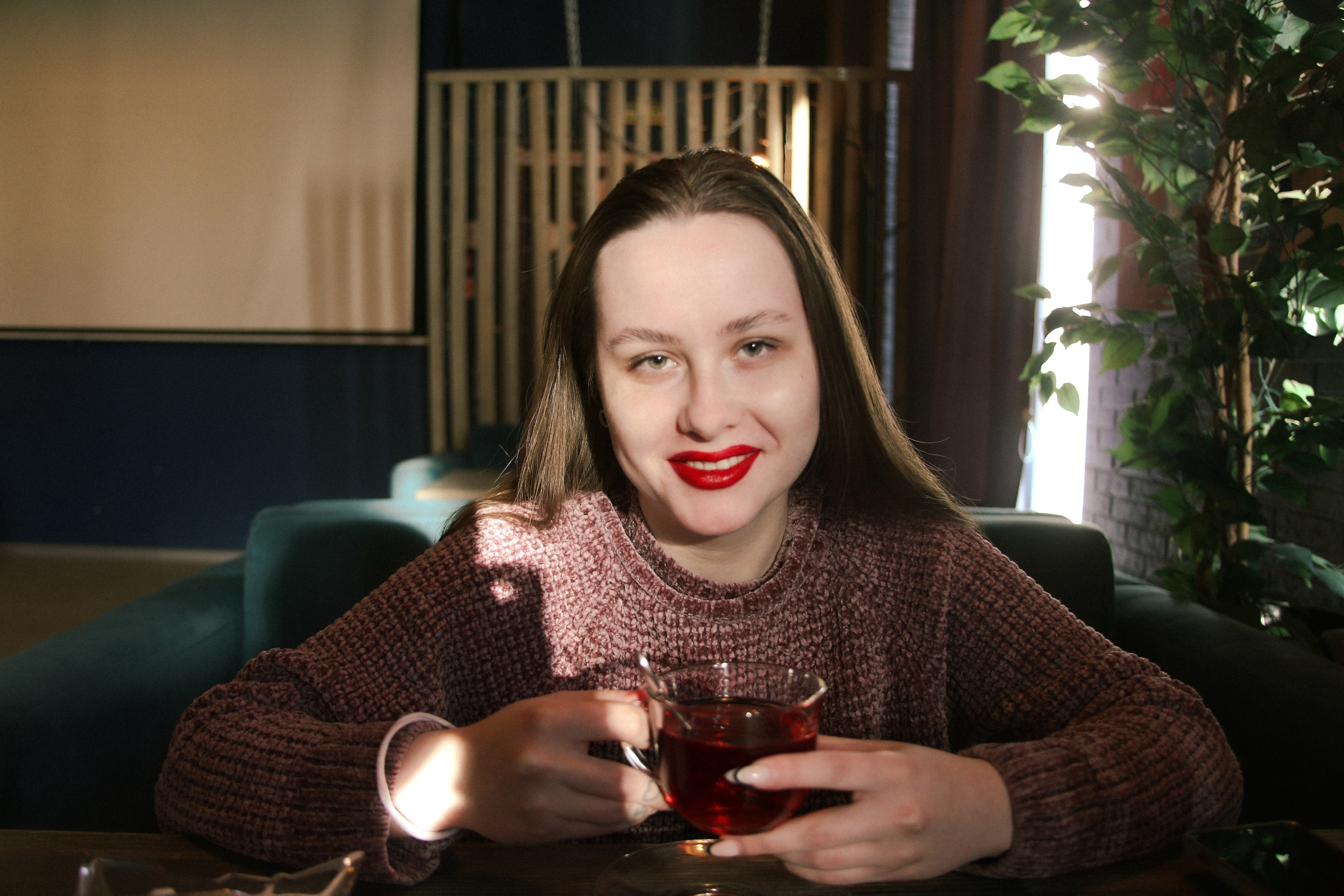 Ксюша на снегу босиком. Фотограф Пермь. Фотосессия в фотостудии Перми и на свежем воздухе