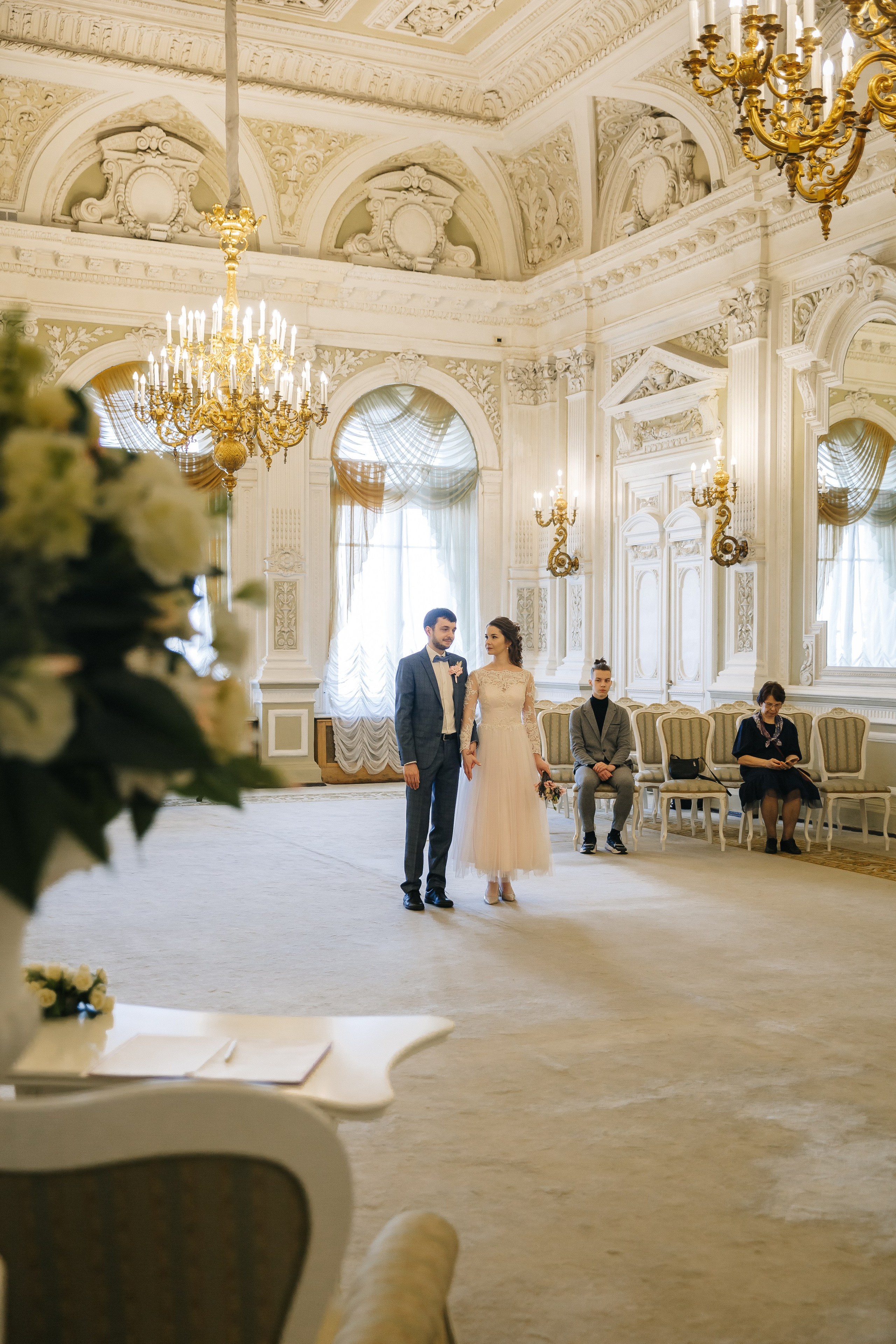 МАЙ | Дворец № 1, Атланты, Эрмитажный дворик. Свадебный фотограф в Санкт-Петербурге Полина Корзухина