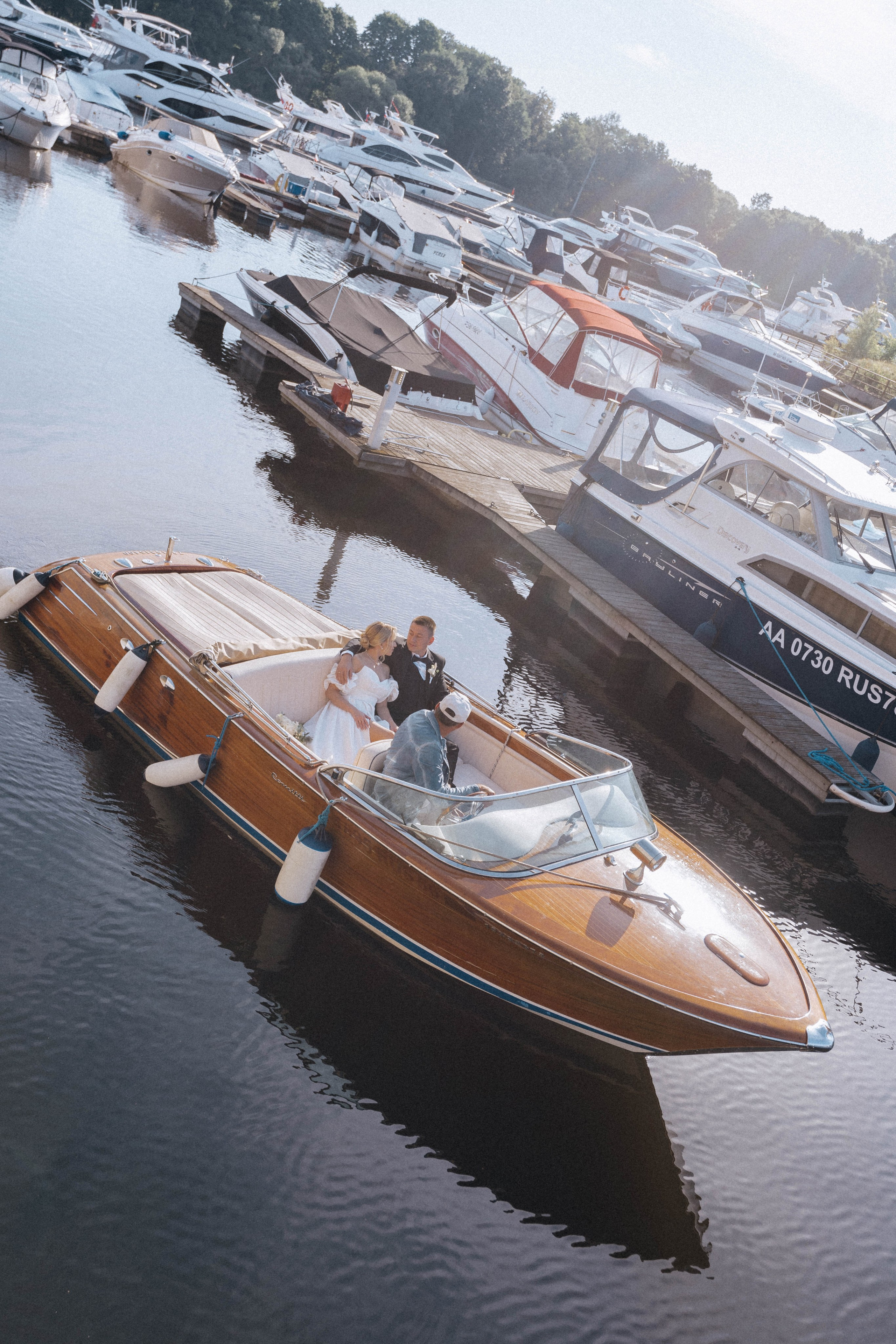 СВАДЕНБНАЯ СЬЕМКА НА КАТЕРЕ ПО КАНАЛАМ САНКТ-ПЕТЕРБУРГА И В АКВАТОРИИ НЕВЫ. Профессиональный фотограф, Санкт-Петербург — Виктория Богомолова