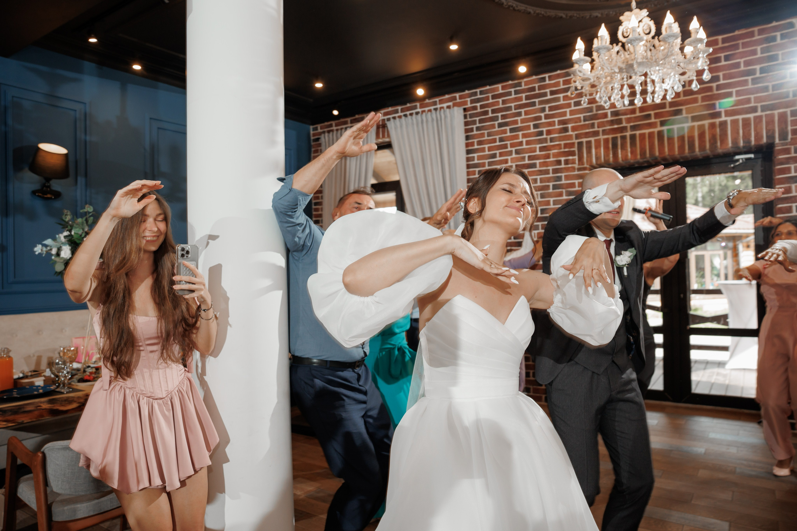 Полина и Дмитрий, загородный клуб «Барин», ЗАГС в г. Пушкино. Свадебный и репортажный фотограф (Москва, Королев и другие)