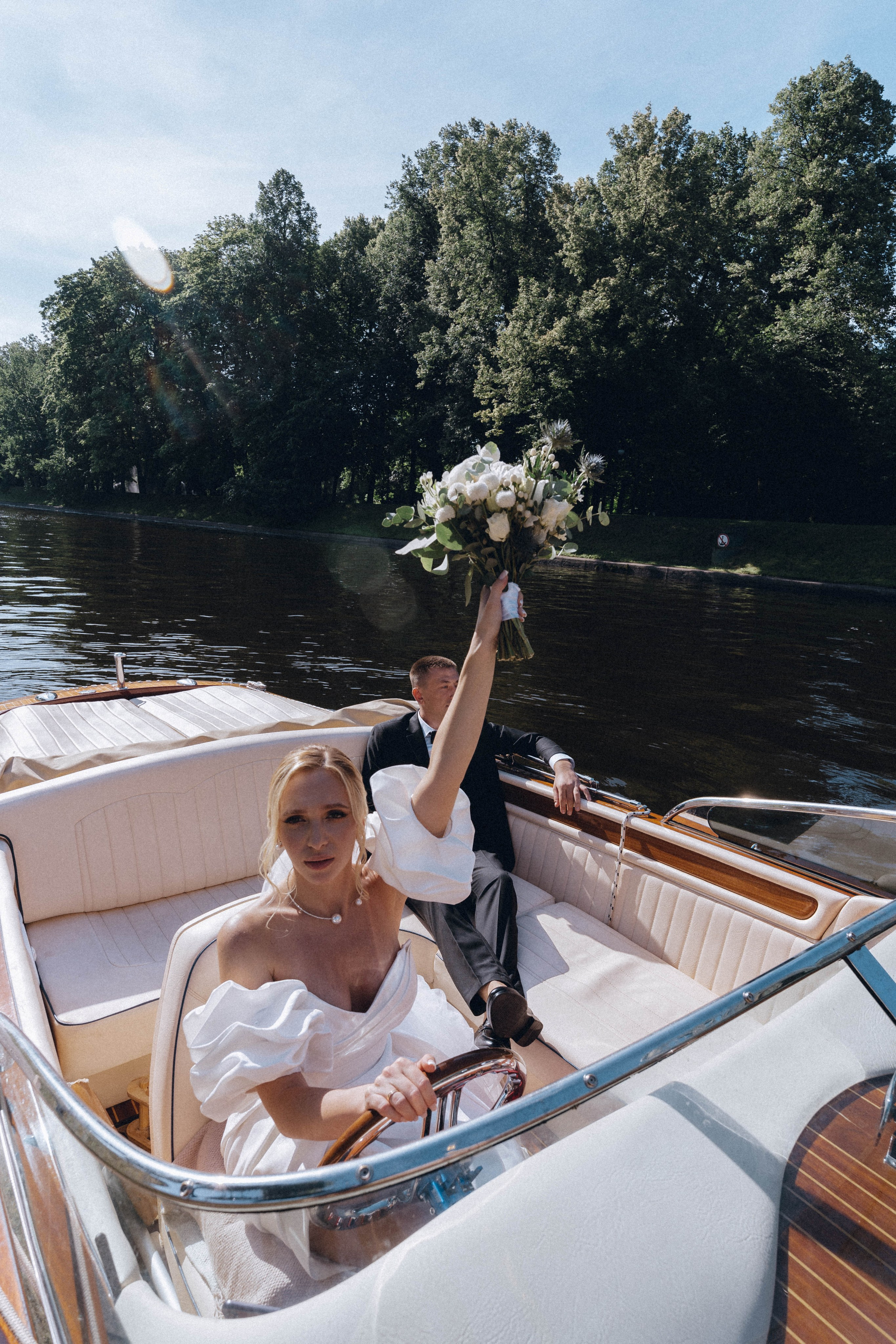 СВАДЕНБНАЯ СЬЕМКА НА КАТЕРЕ ПО КАНАЛАМ САНКТ-ПЕТЕРБУРГА И В АКВАТОРИИ НЕВЫ. Профессиональный фотограф, Санкт-Петербург — Виктория Богомолова