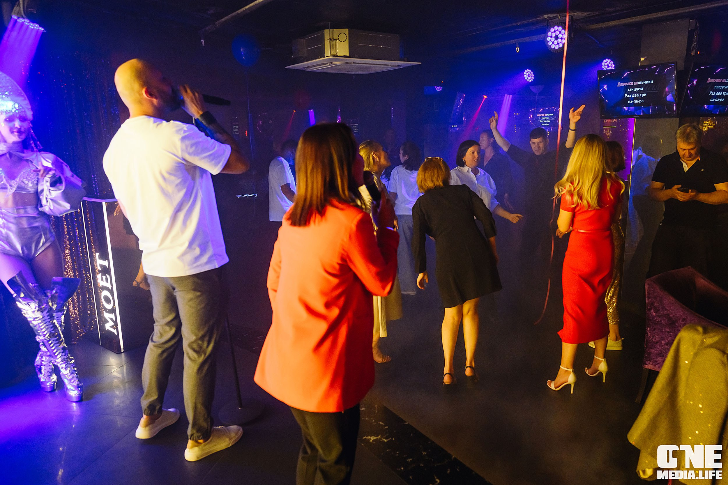 Фоторепортаж из караоке-клуба Эйфория. One Media Life: фоторепортажи, фотоотчеты с мероприятий и заведений