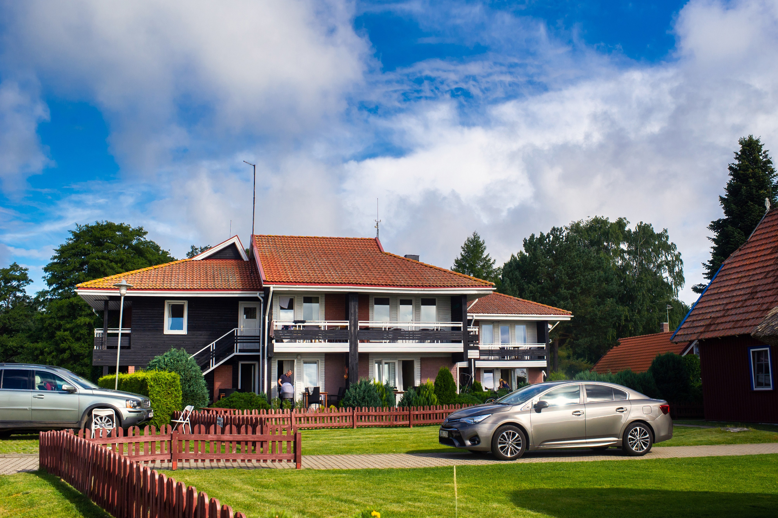 PACKAGES & PRICING. Exclusive Closing Gifts for Top Realtors | Custom House Portraits by Yulia Yurchevskaya