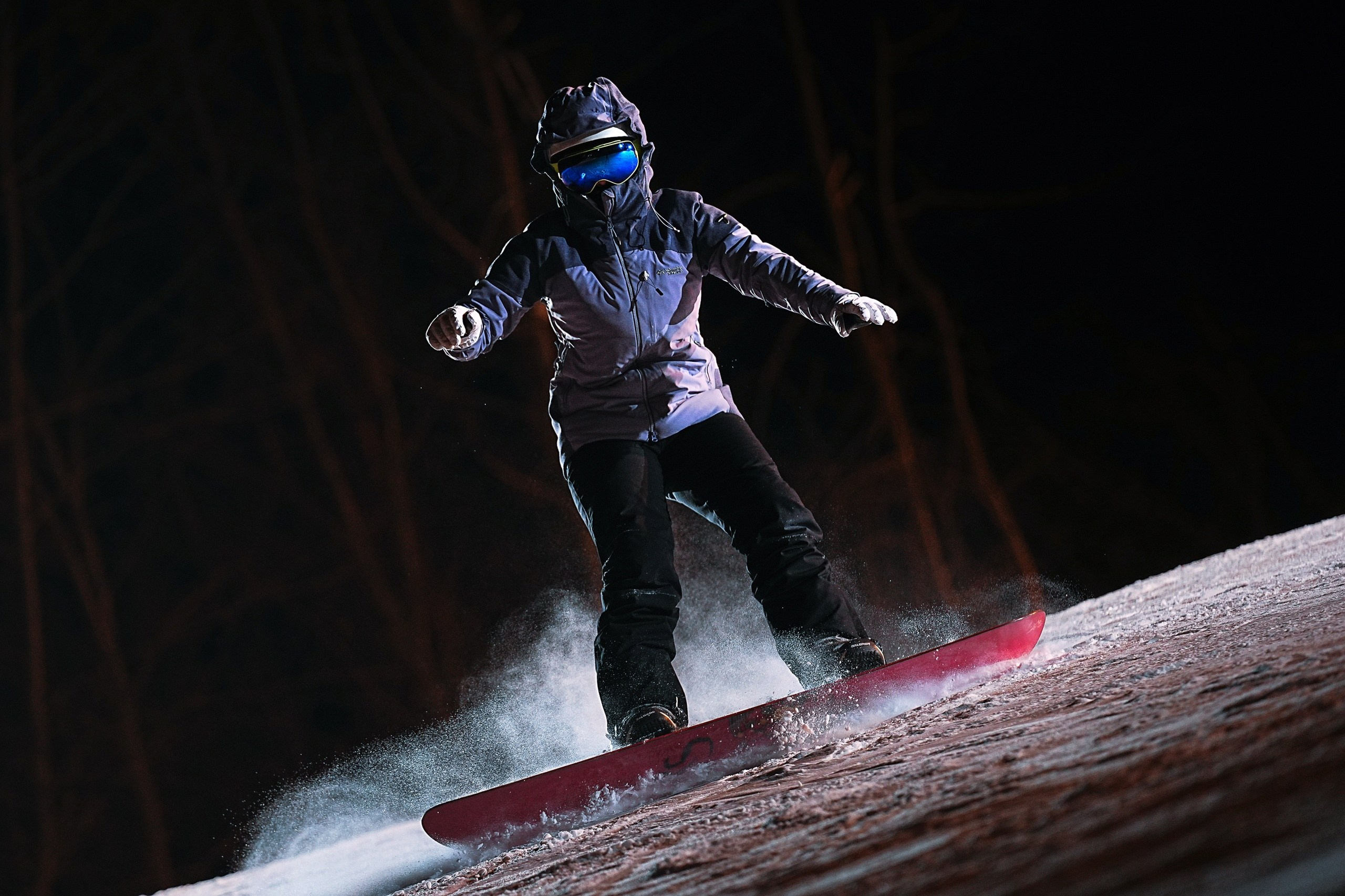 Вечерняя съёмка на склонах с использованием внешних вспышек. Фотограф Студитский Евгений