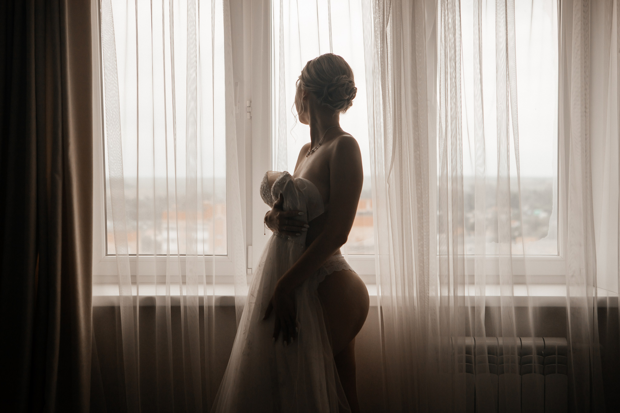 Евгения и Николай утренние сборы. Свадебный фотограф Виктория Чуйко Магнитогорск. Визуал для бизнеса