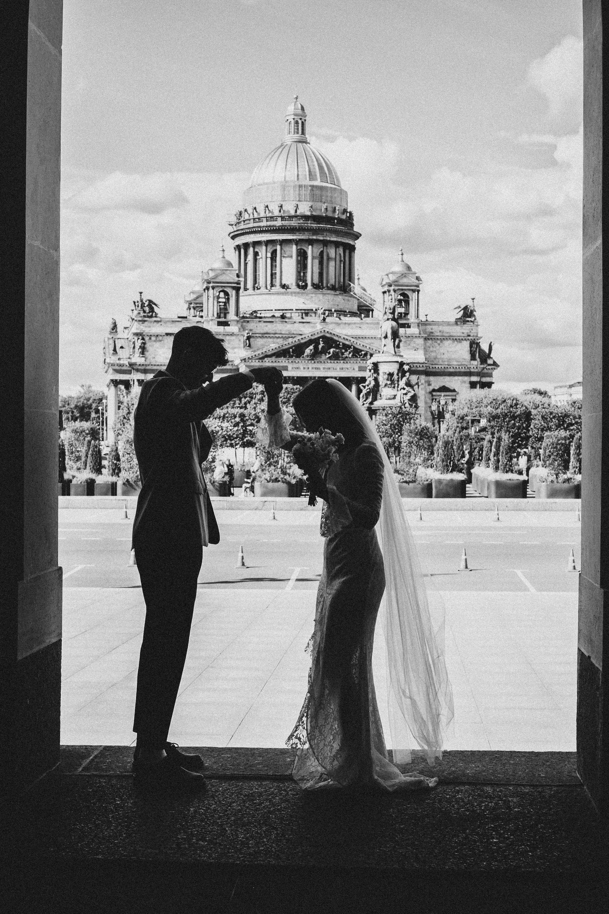 СВАДЕБНАЯ ПРОГУЛКА ВОЗЕ ИСАИКЕВСКОГО СОБОРА АСТОРИИ И ЗАКОНОДАЛЕТНОГО СОБРАНИЯ. Профессиональный фотограф, Санкт-Петербург — Виктория Богомолова