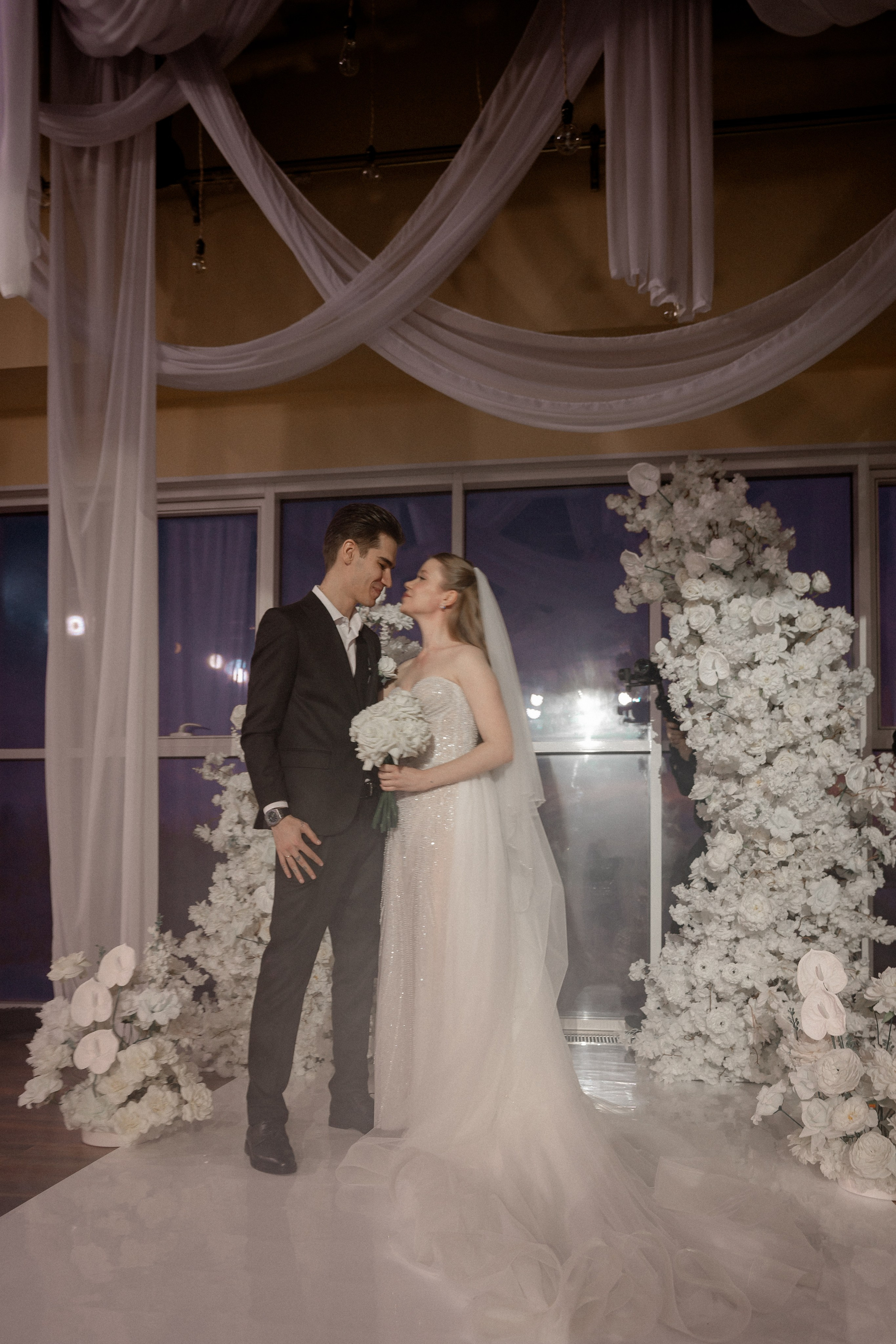 СВАДЕБНАЯ СЬЕМКА СБОРОВ В ОТЕЛЕ И ВЫЕЗД НА ЦЕРЕМОНИЮ (СНЯТО В СИБИРЕ В НИЖНЕВАРТОВСКЕ). Профессиональный фотограф, Санкт-Петербург — Виктория Богомолова