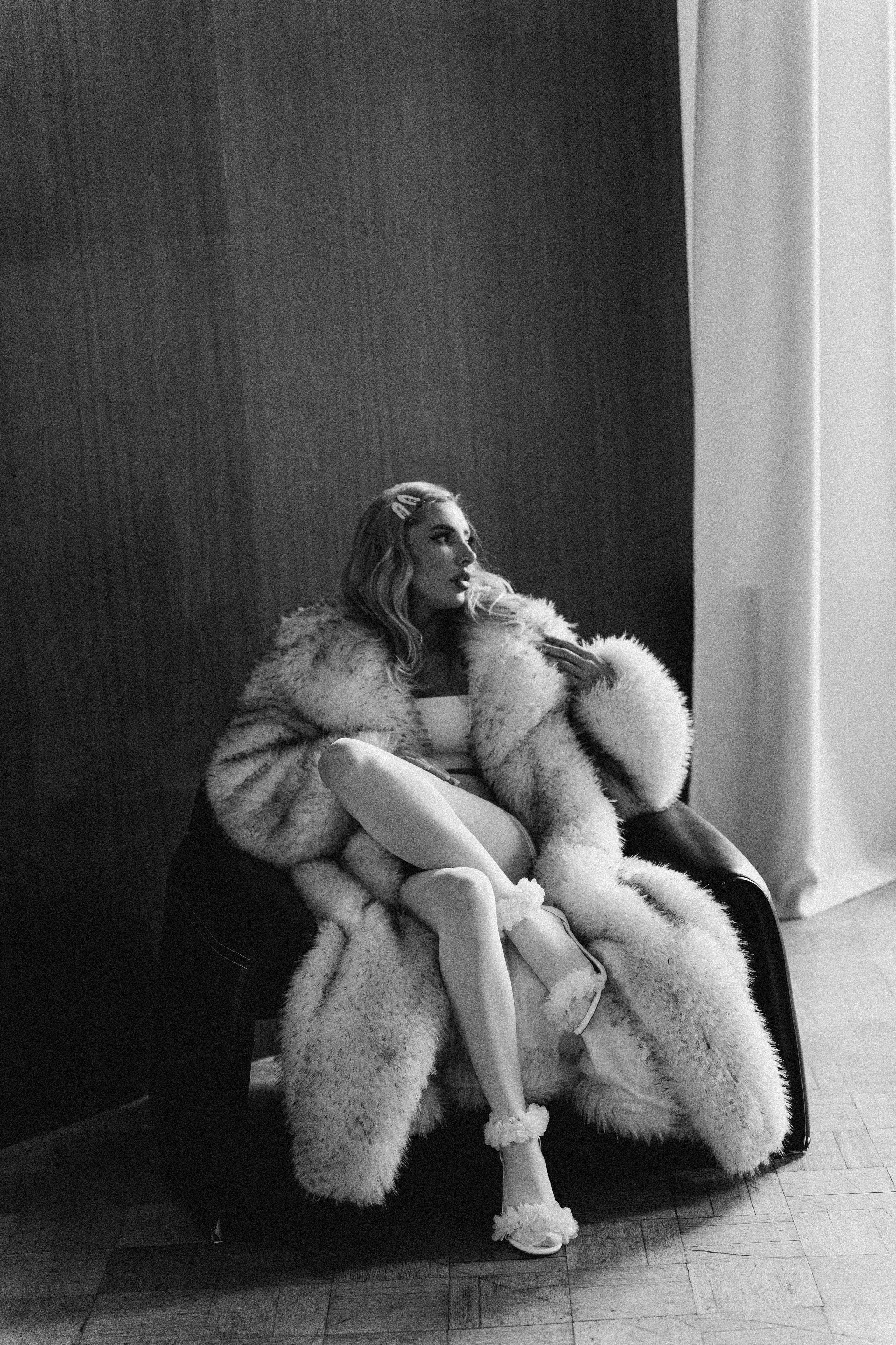 МИНИМАЛИЗМ В СТУДИИ НА ЧЕРНЫШЕВСКОЙ В СТУДИИ С БАЛКОНОМ. Профессиональный фотограф, Санкт-Петербург — Виктория Богомолова