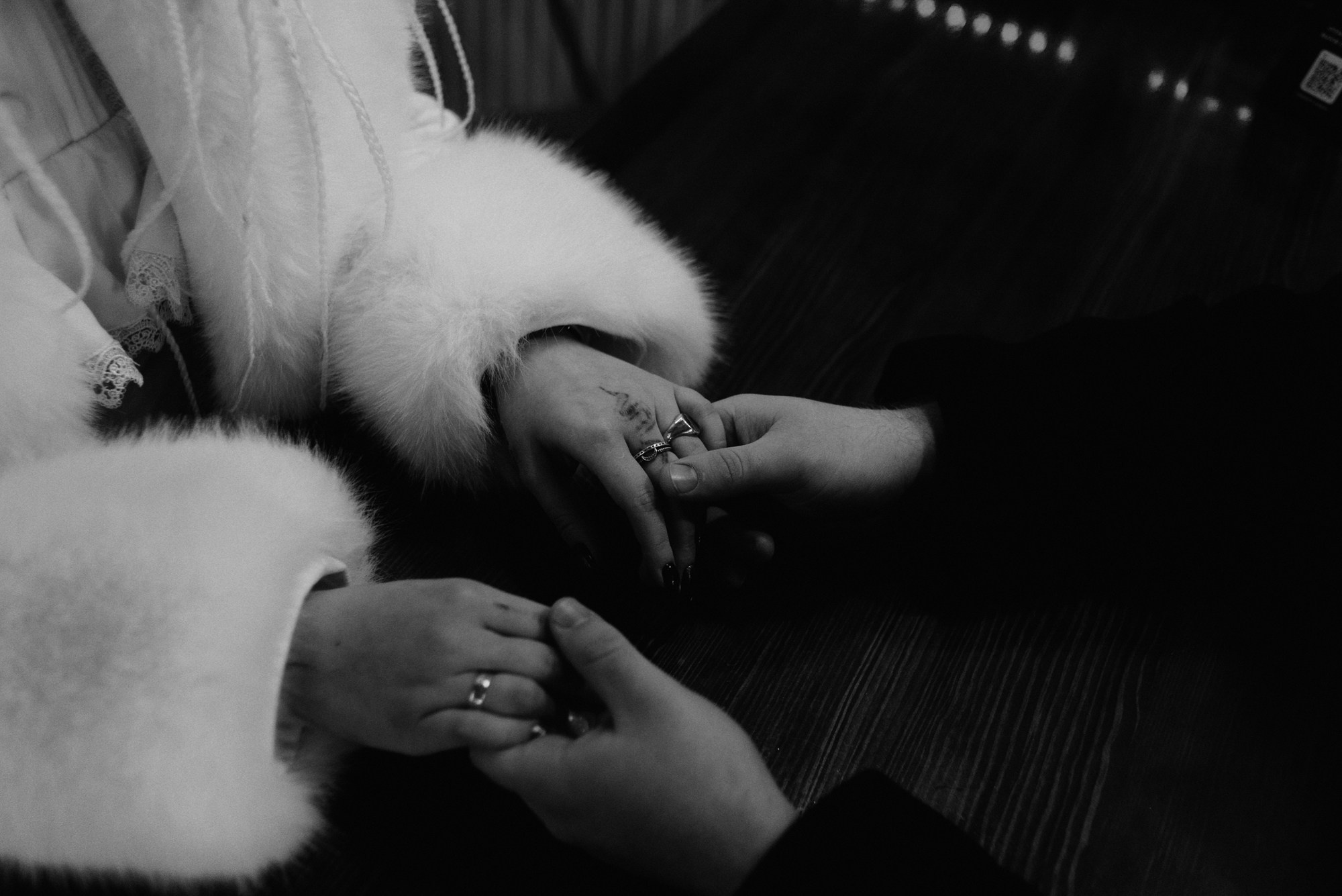 Свадьба для двоих в Тюмени — фотосессия в ЗАГСе, кафе и отеле. Портретный фотограф Тюмень Дарья Мустафина