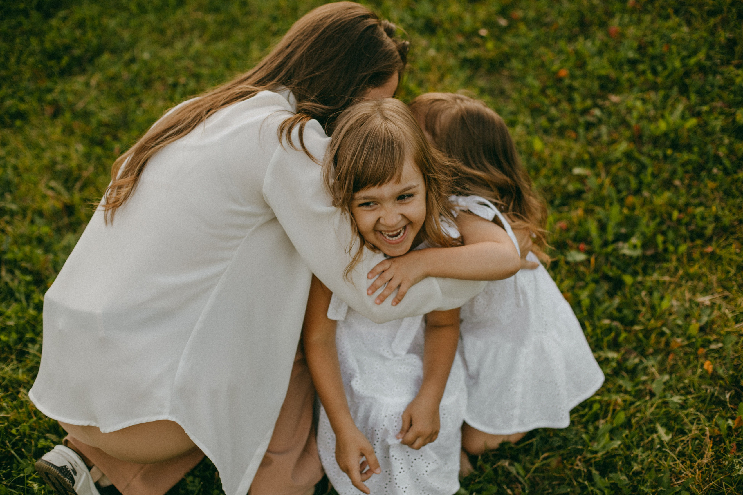 Эмма и Влада на летней прогулке с мамой. Фотограф Наталья Кургина Слюдянка Иркутск