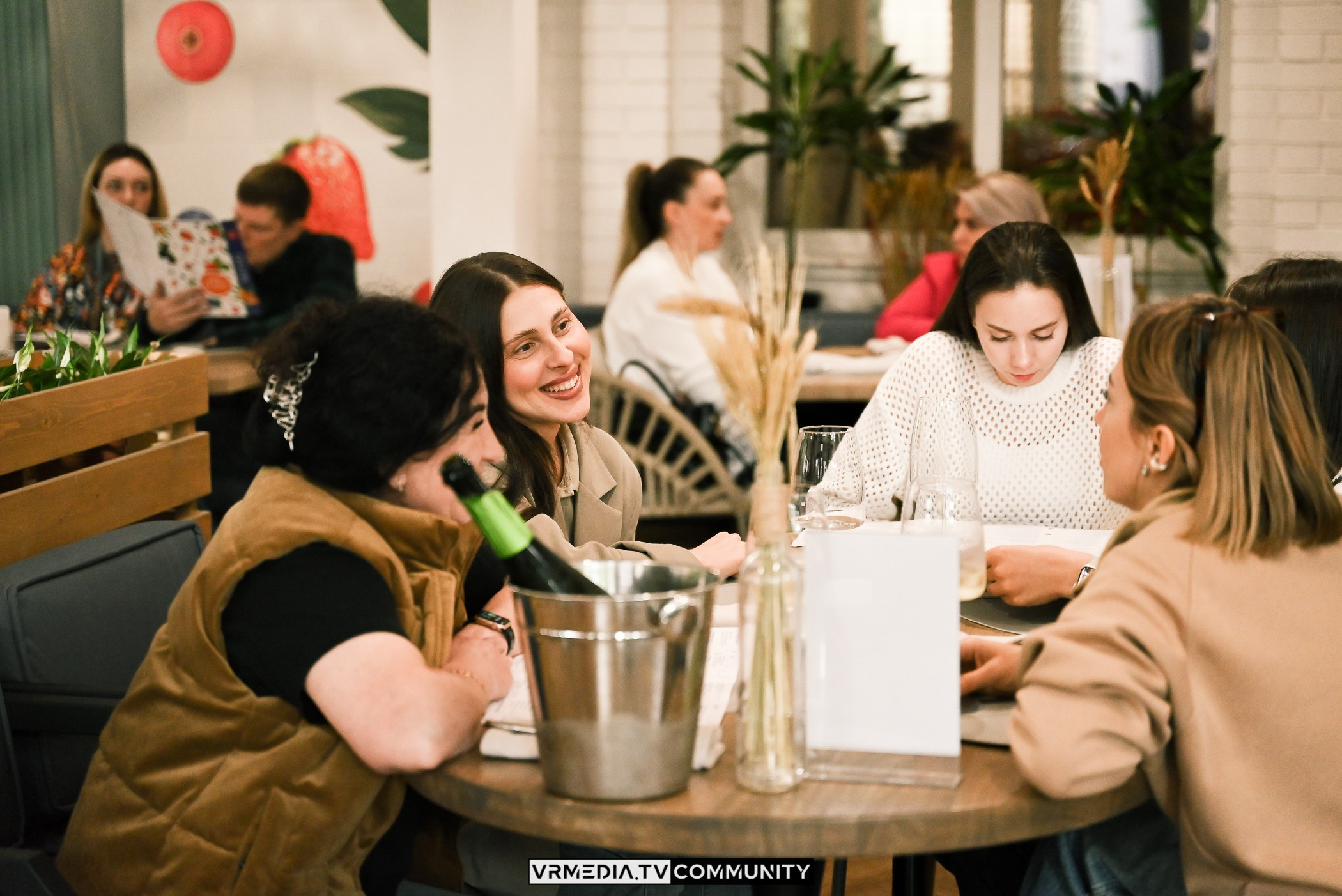 Ресторан «Volna»: Открытия летней веранды «Хочу на дачу»