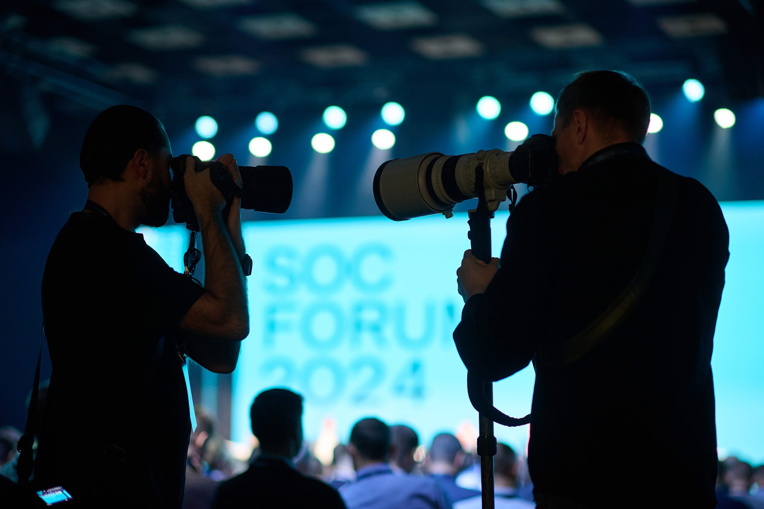 Команда фотографов на мероприятие. Репортаж, деловой портрет, мобильная фотостудия с моментальной печатью