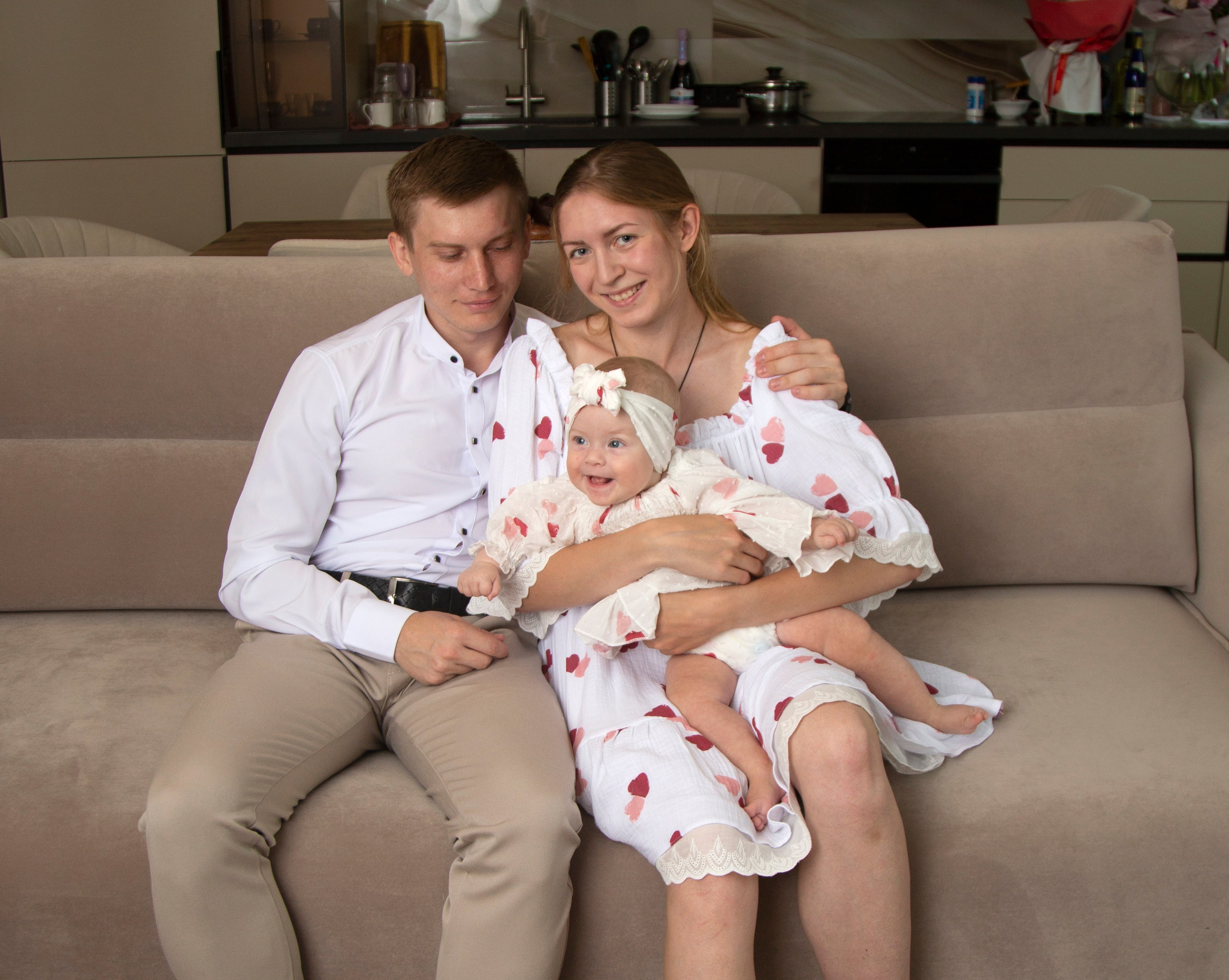 Семейная фотосессия с детьми в Москве дома. Фотосессия в студии в Москве от профессионального фотографа услуги по доступным ценам