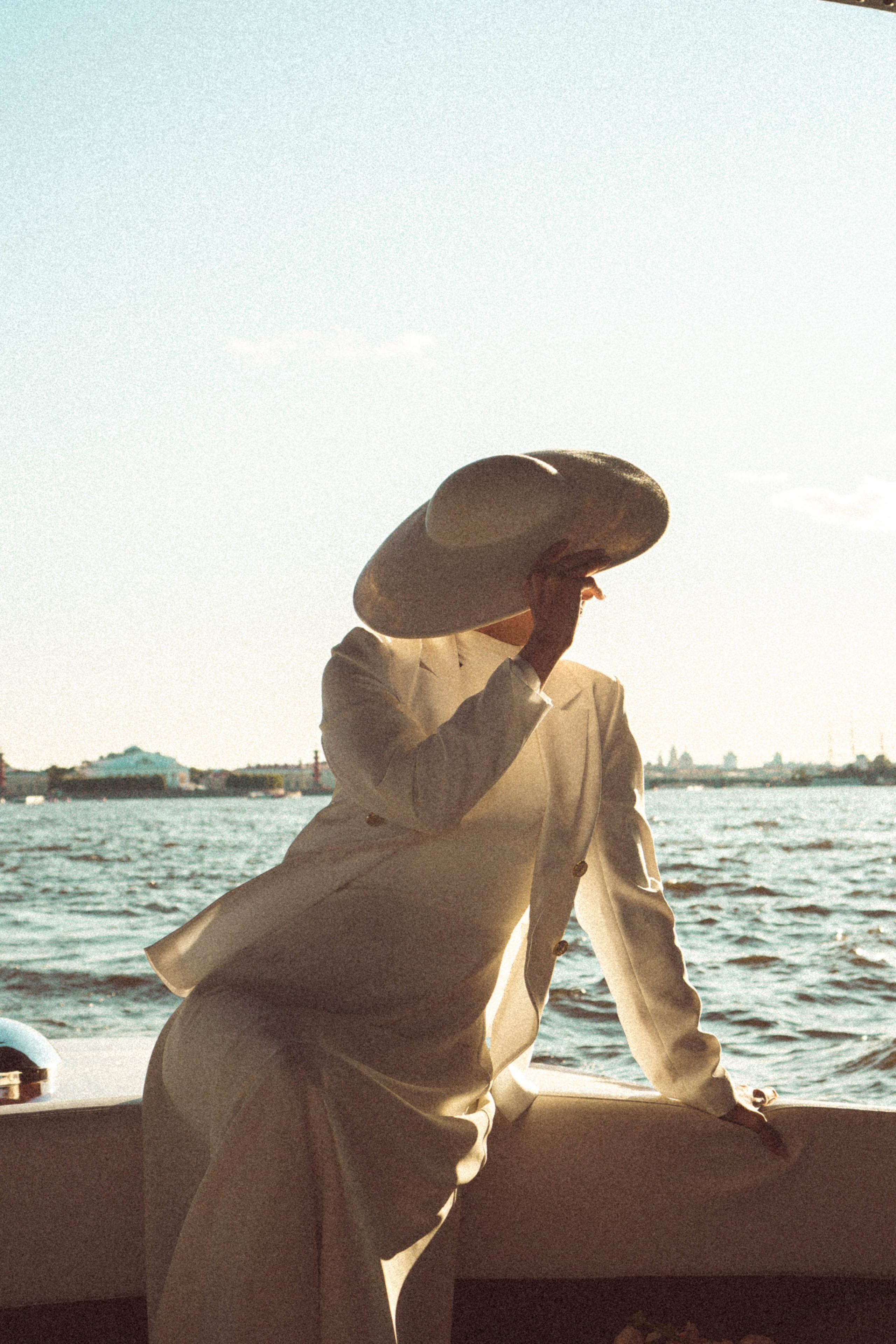 СВАДЕНБНАЯ СЬЕМКА НА КАТЕРЕ ПО КАНАЛАМ САНКТ-ПЕТЕРБУРГА И В АКВАТОРИИ НЕВЫ. Профессиональный фотограф, Санкт-Петербург — Виктория Богомолова