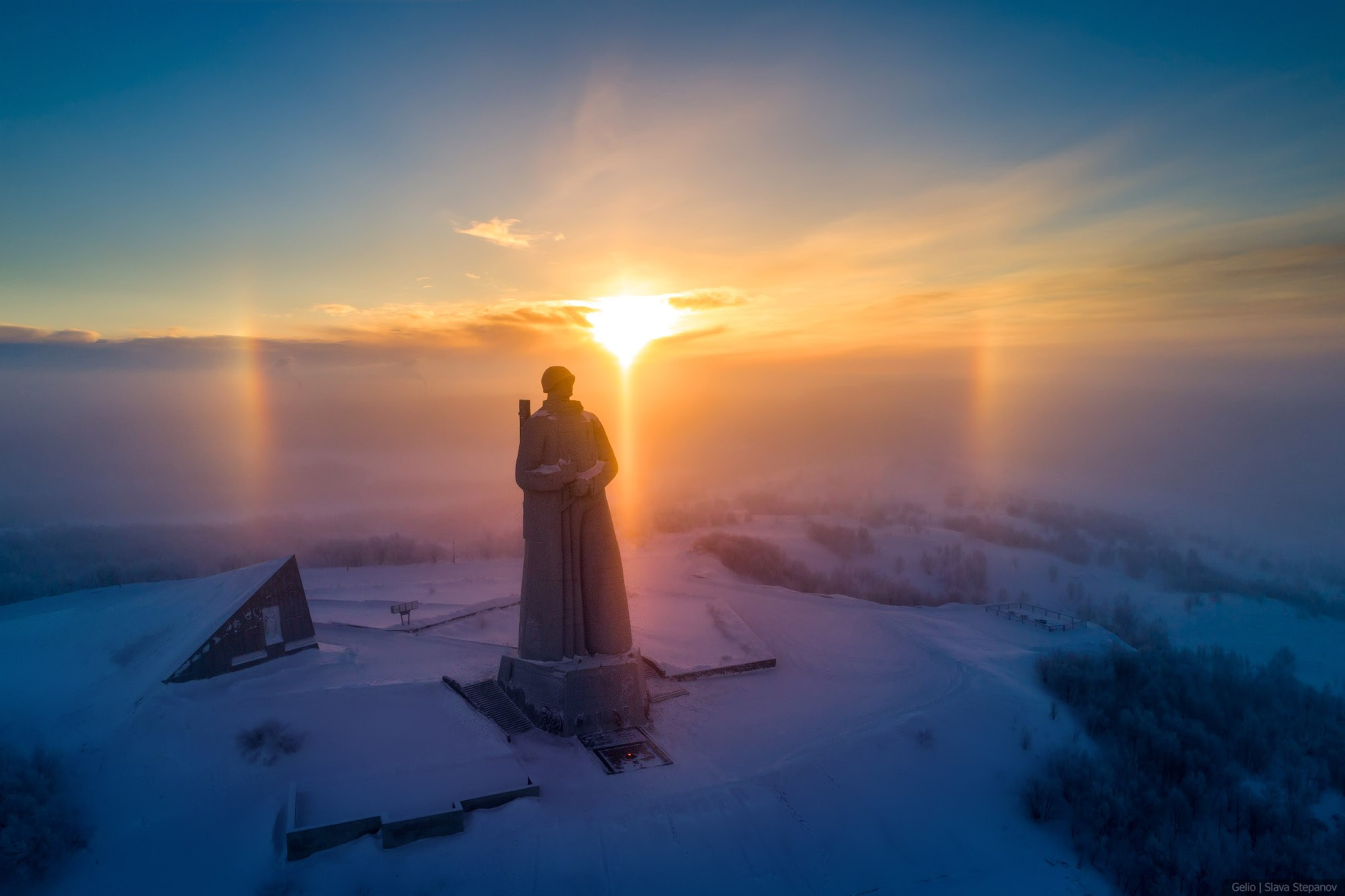 Мурманск алёша памятник с высоты на закате