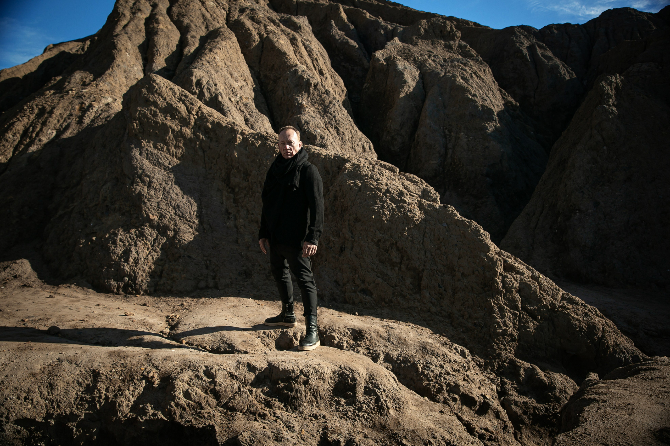 Editorial for multi-brand boutique «ЧОрная икра». АННА ВЕРСО / ANNA VERSO | Визуальный художник / Visual artist