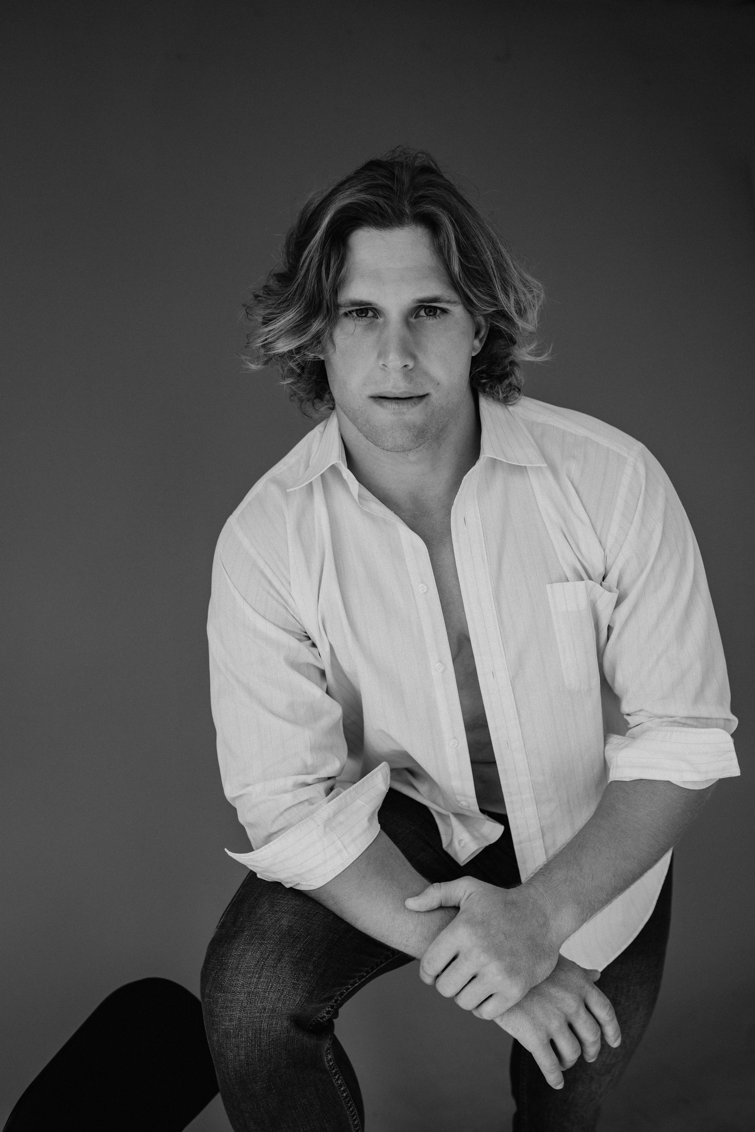 Мужской портрет в студии. Главная