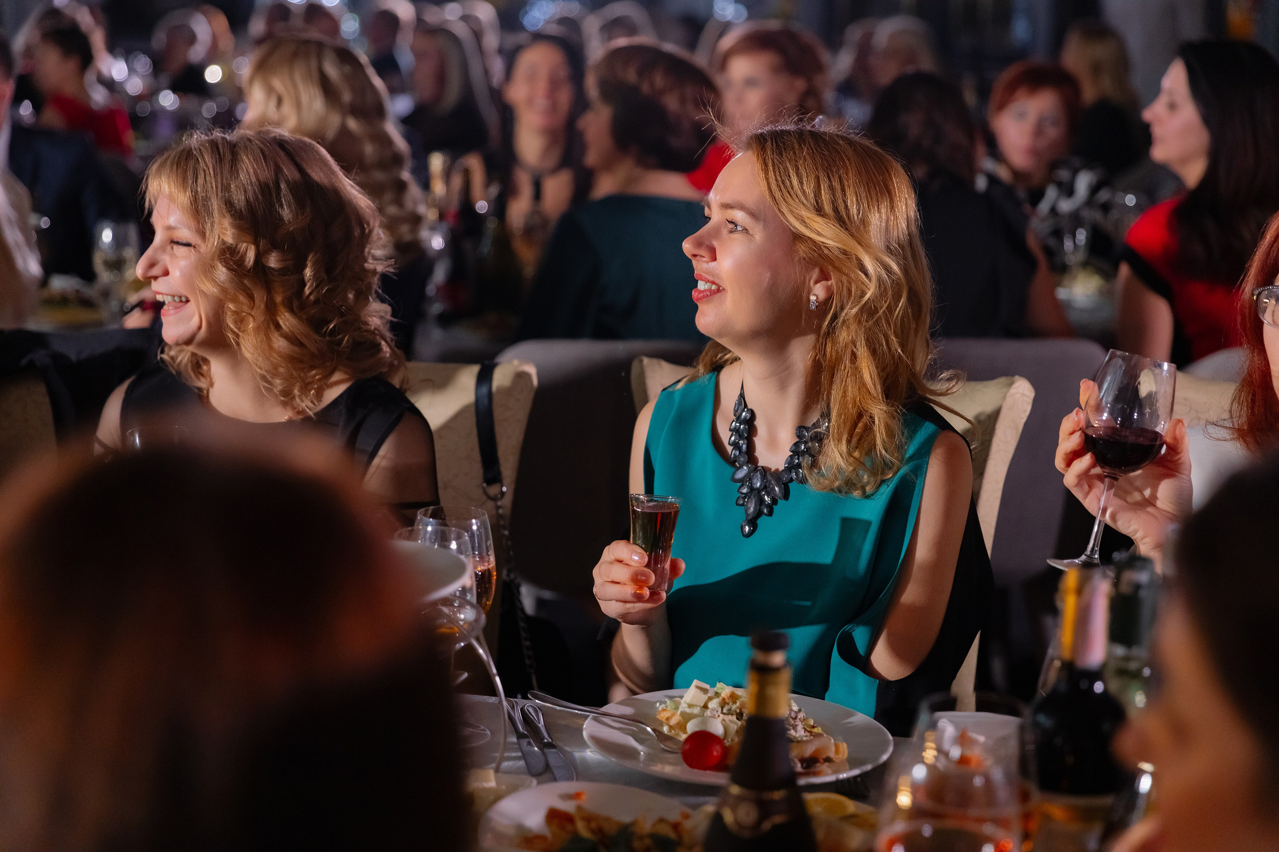 Корпоративная новогодняя фотосъемка для BELARUSBANK в Ресторане «Урарту». Свадебный фотограф в Минске/Беларуси Сергей Спиридонов