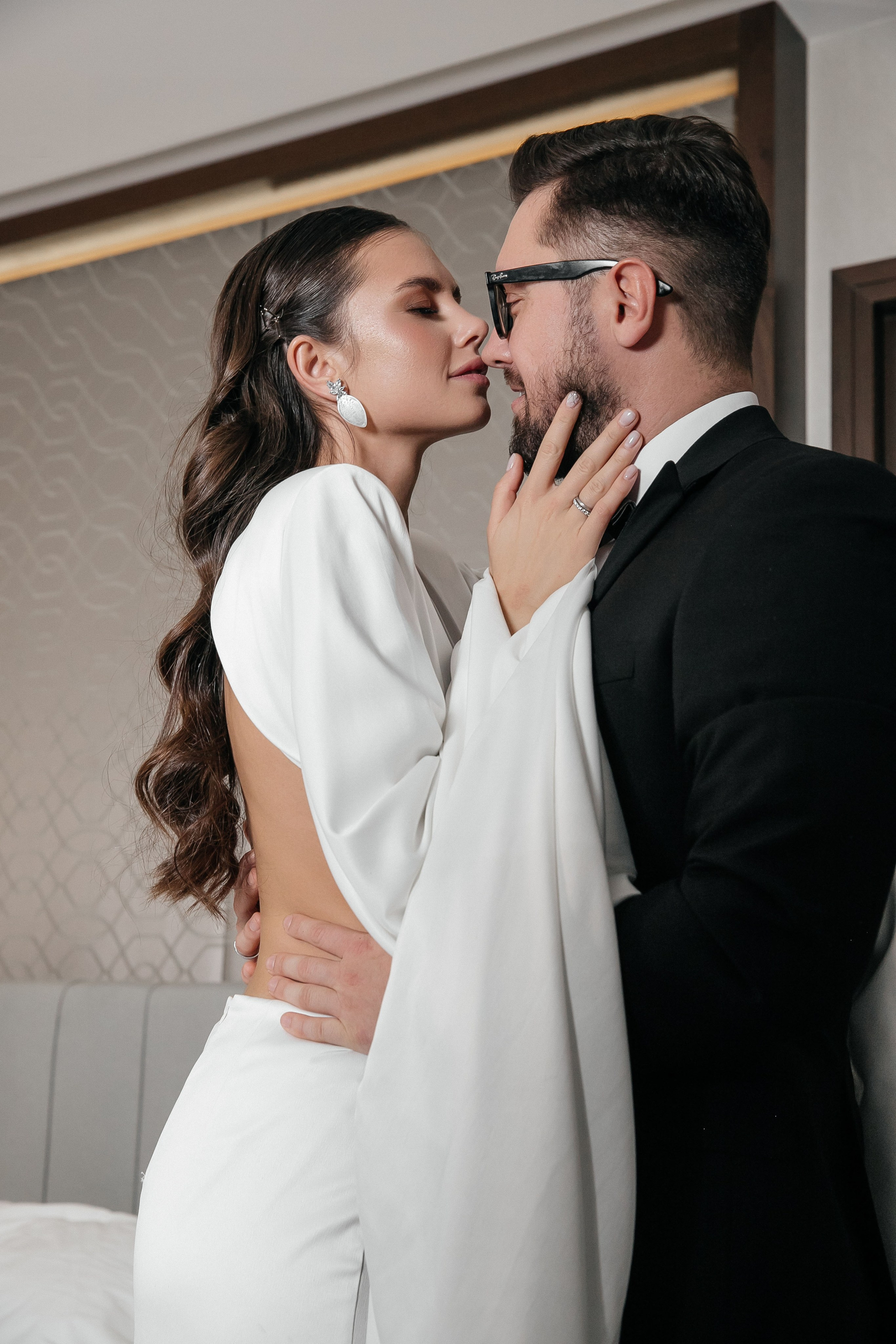 Свадебная фотосессия в отеле Hyatt Regency Moscow Petrovsky Park. Свадебный фотограф в Москве Элина Ларченкова. Фото, которые цепляют