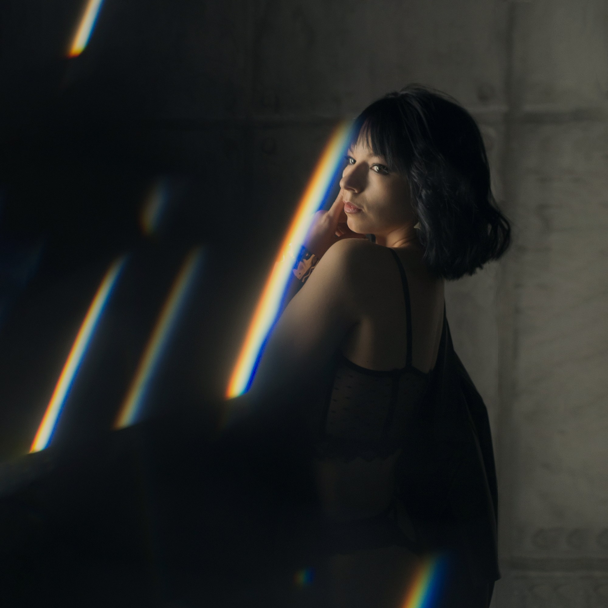 Студийная съёмка под ключ. Фотосессия в низком ключе. Женский портрет.