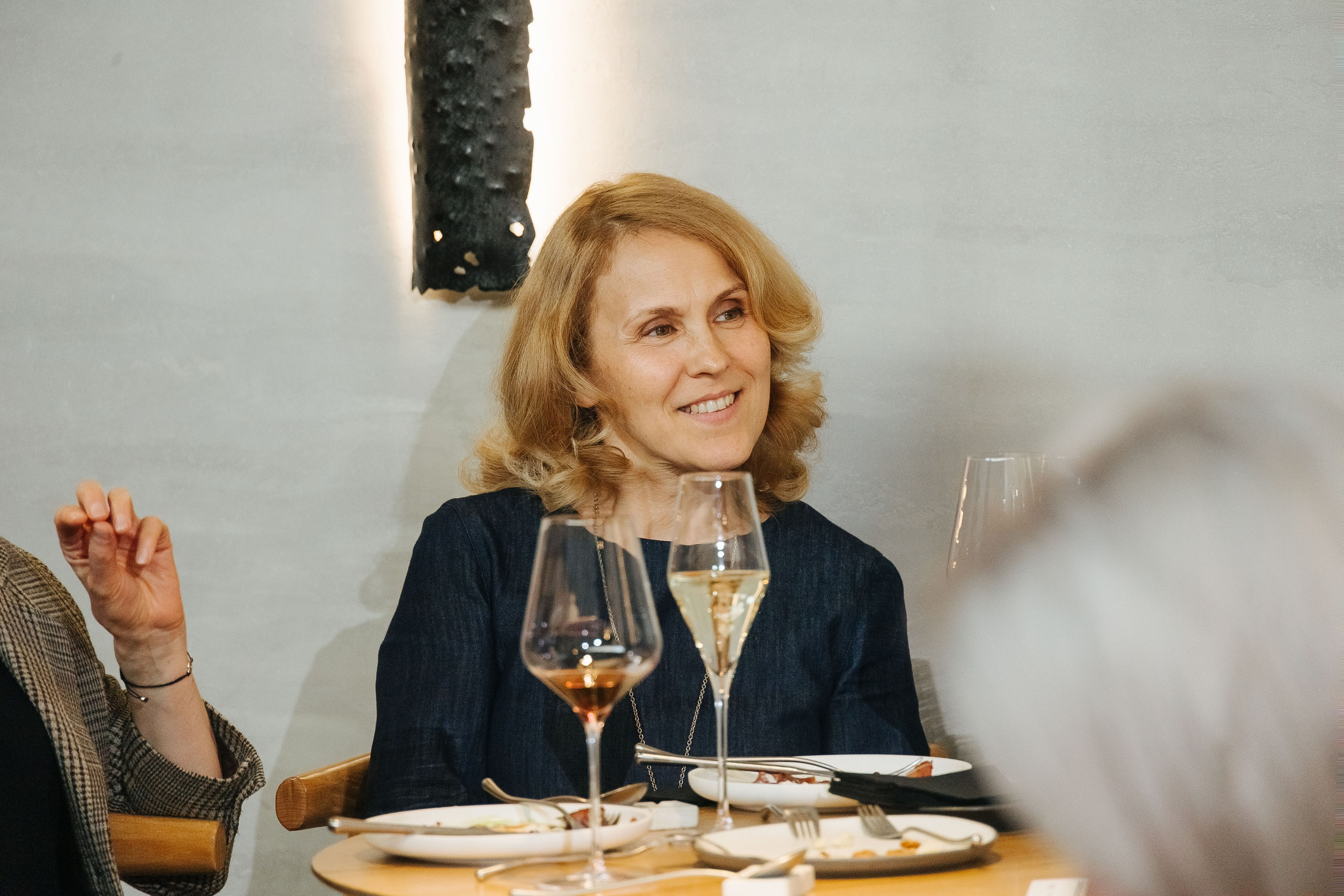 Презентация открытия магазина женской одежды GLVR в ресторане Fresco. Фотограф в Красноярске Надежда Воскресенская