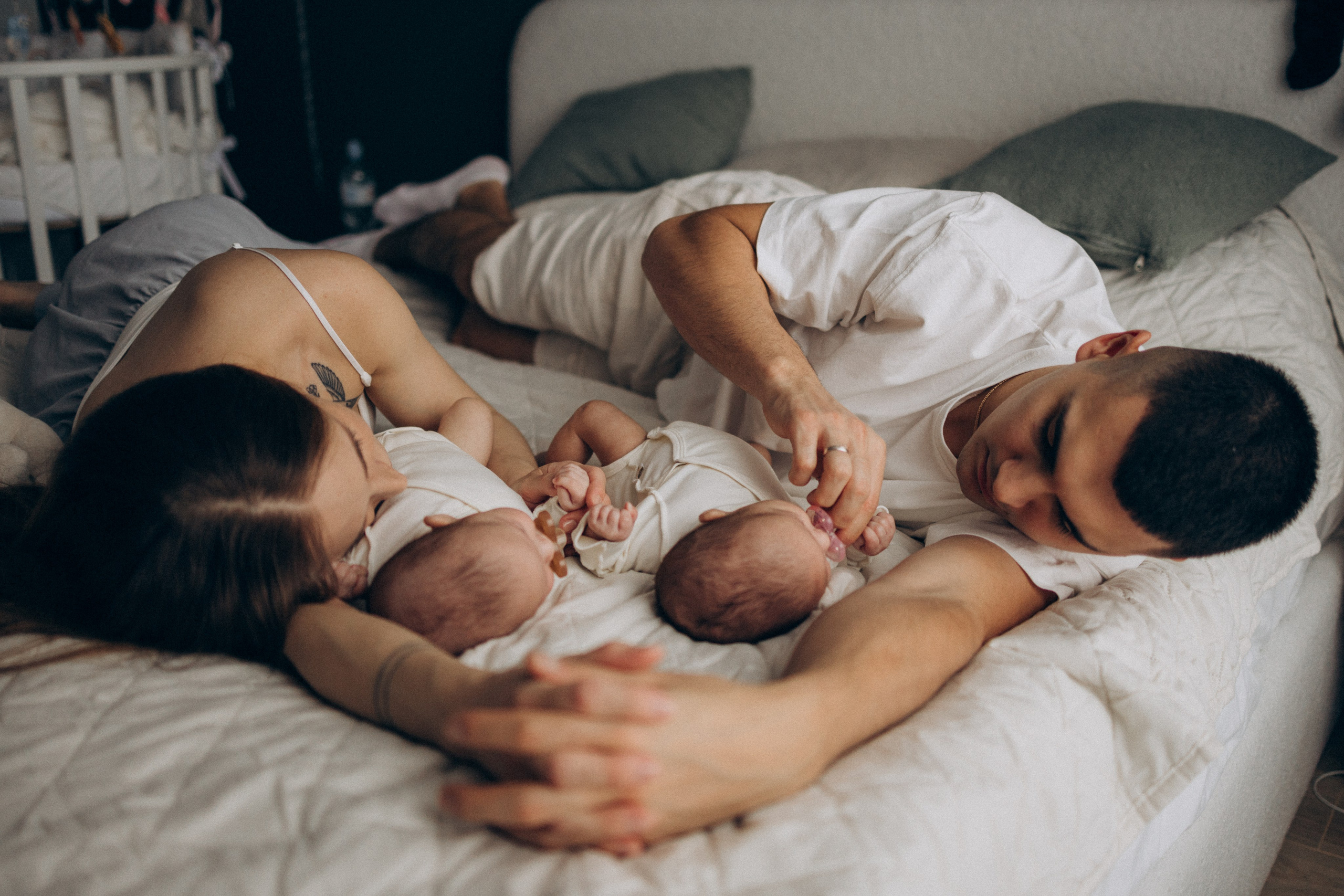 Семейная фотосессия с новорожденным, фотосессия новорожденного, ньюборн, фотосессия ньюборн, ньюборн лайфстайл, фотосессия новорожденного дома, фотограф новорожденных