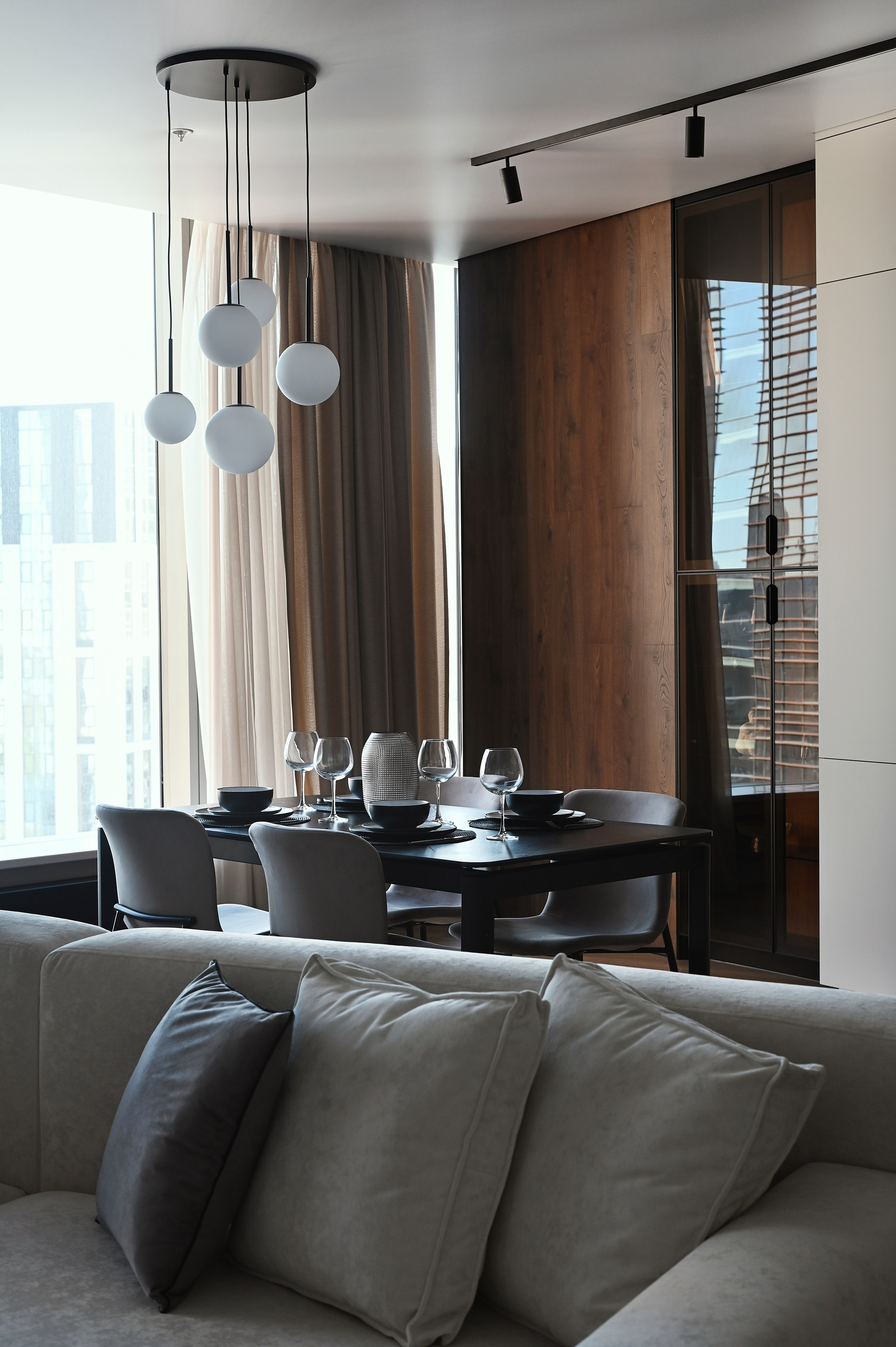 Башня Исеть дизайнер Вероника Миллер. Мебель на заказ