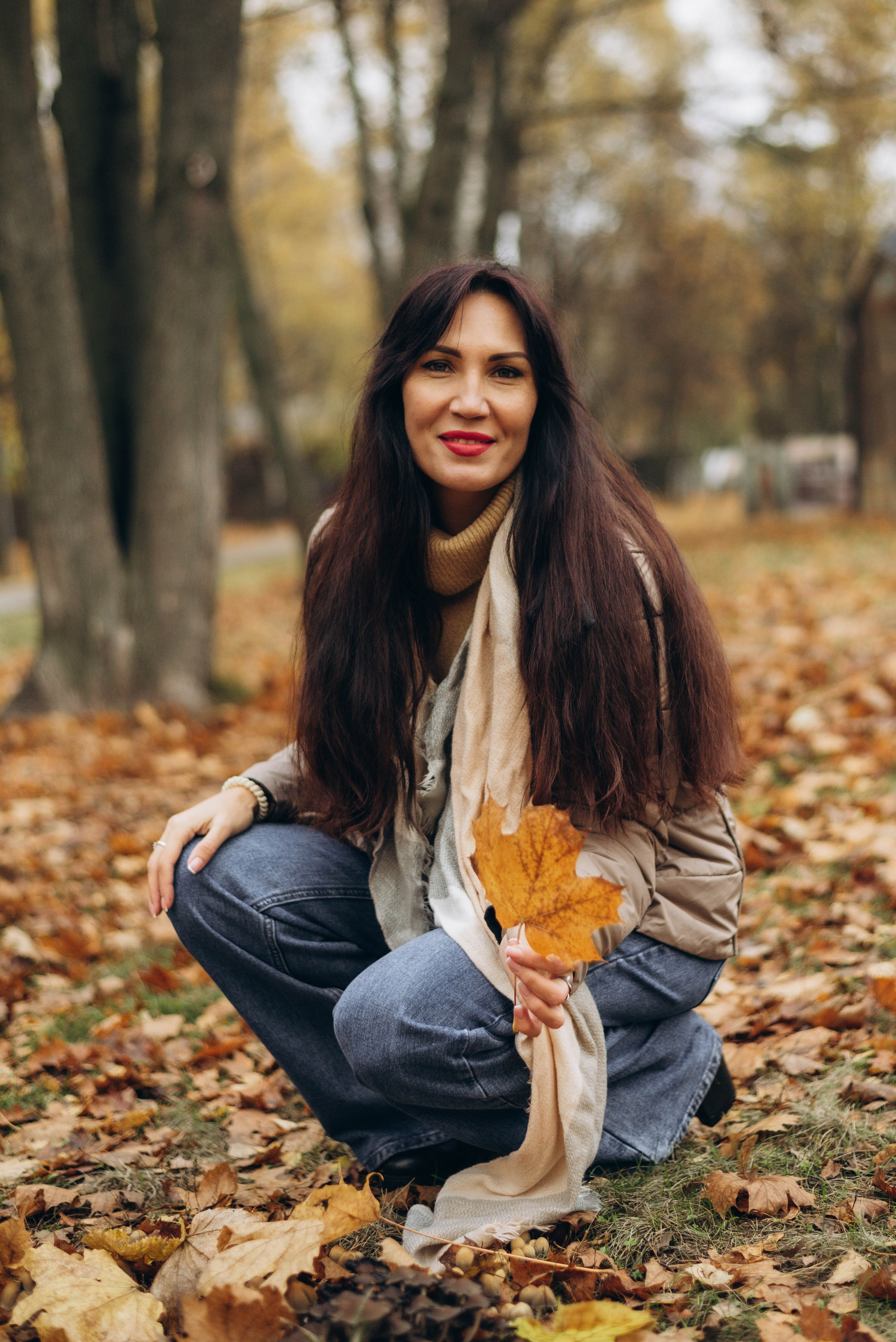 Прогулочная фотоссесия для девушки в парке. Семейный фотограф в Железнодорожном Масаева Елена