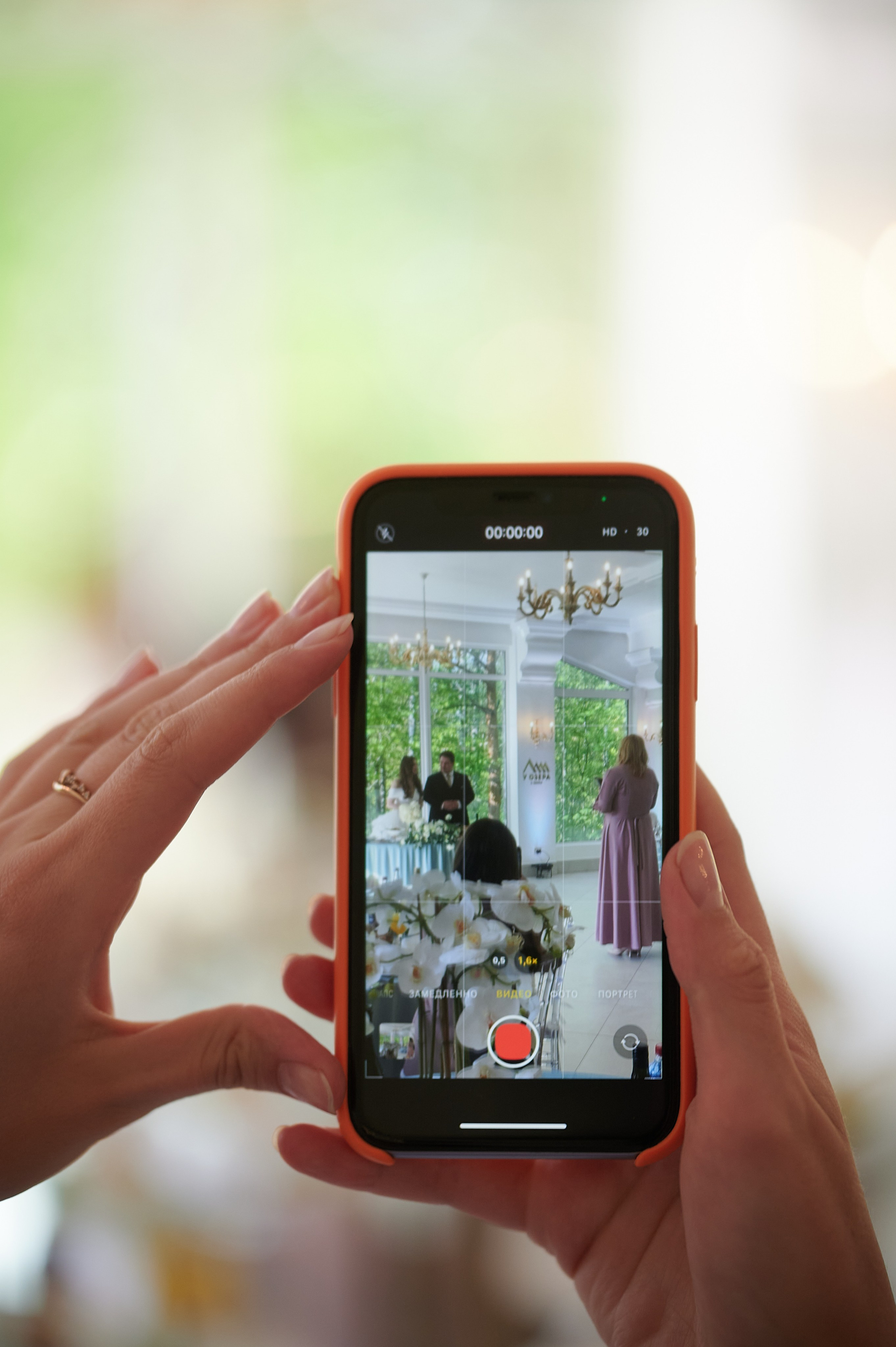 Праздник в банкетном зале. Профессиональная репортажная фотосъёмка мероприятий в Санкт-Петербурге