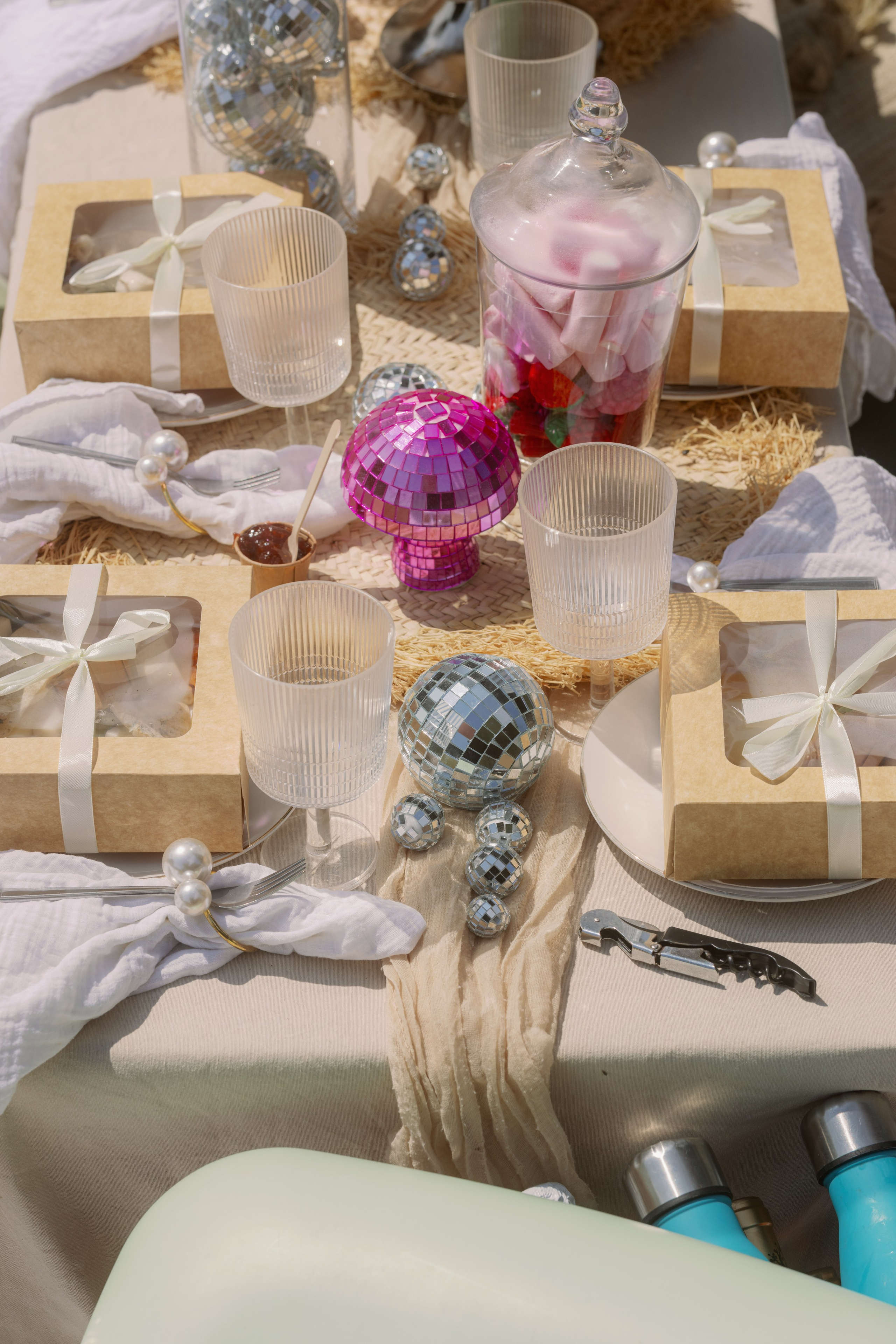 Bachelorette picnic in Barcelona. Europe Wedding Photo  — destination wedding photography across Europe and the Middle East