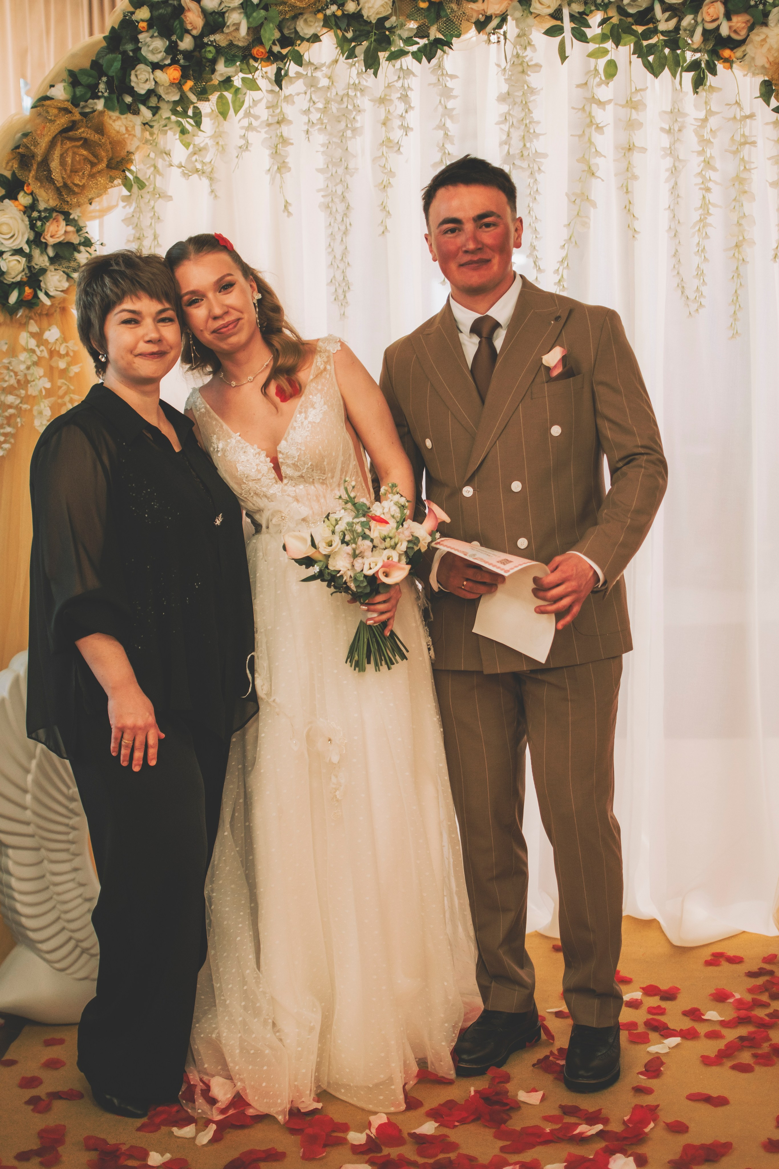 Альберт и Анастасия (Студийная фотосессия, роспись в ДК Нефтяник + фотосессия с гостями). Семейный и свадебный фотограф Губкинский и Ставрополь