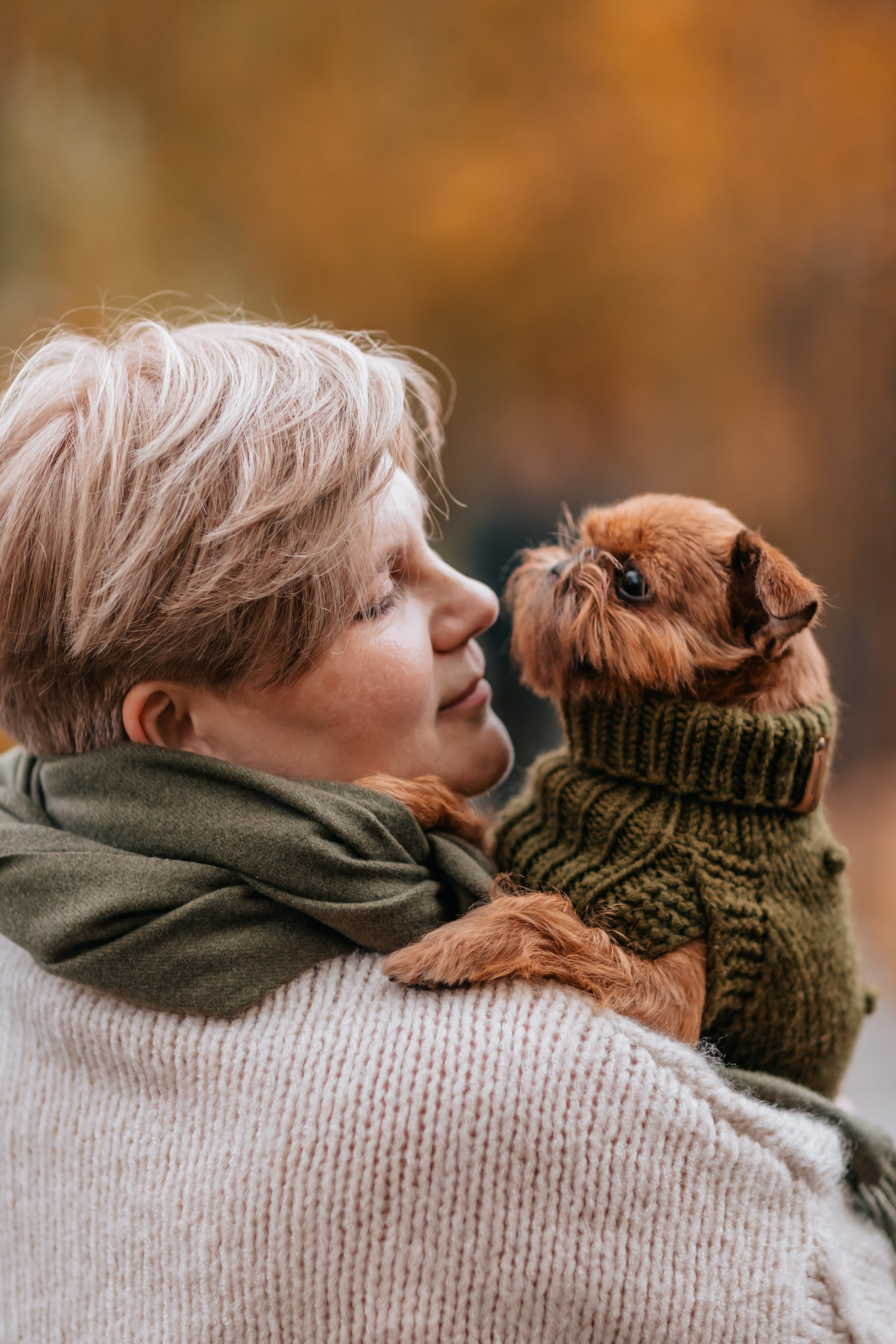 Алла, Евгения, Чаплин, Лиза и Дюшес, осенняя прогулка. Семейный фотограф анималист Мария Крючкова