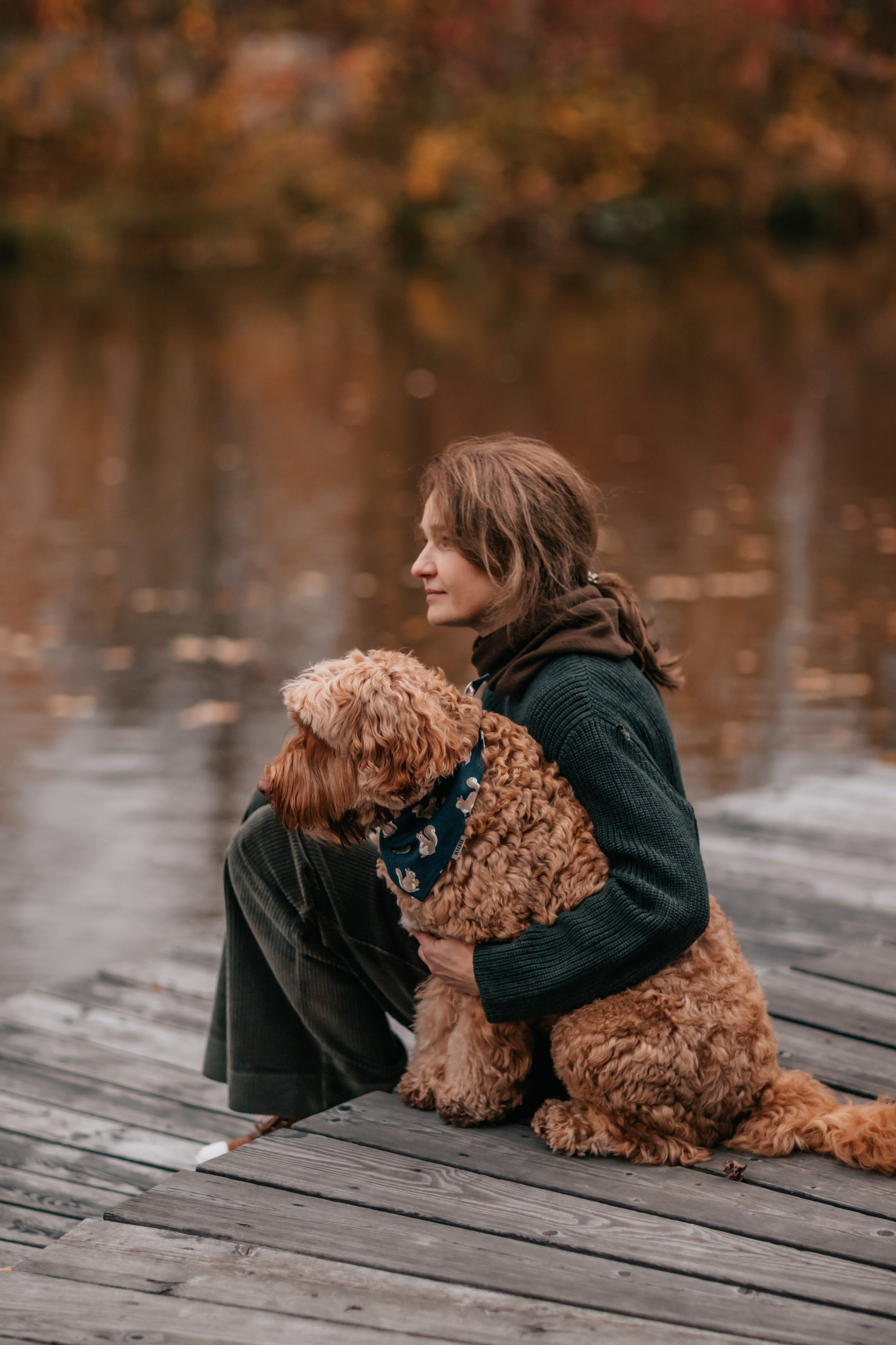 Алла, Евгения, Чаплин, Лиза и Дюшес, осенняя прогулка. Семейный фотограф анималист Мария Крючкова