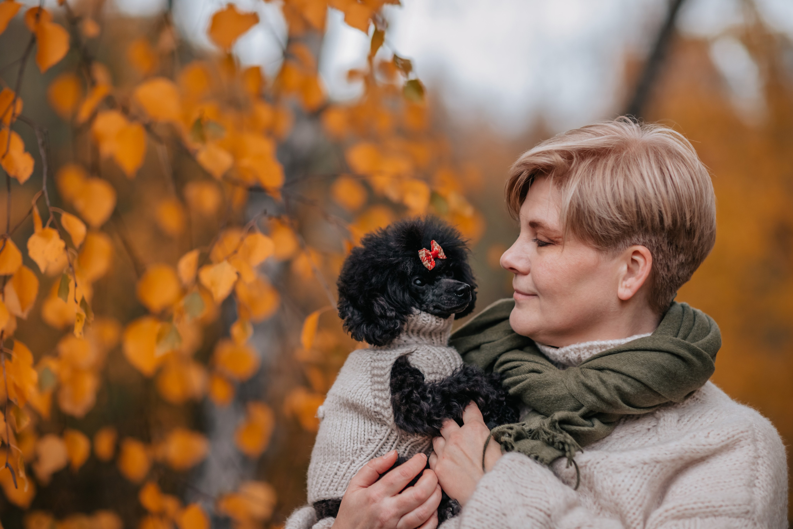 Алла, Евгения, Чаплин, Лиза и Дюшес, осенняя прогулка. Семейный фотограф анималист Мария Крючкова