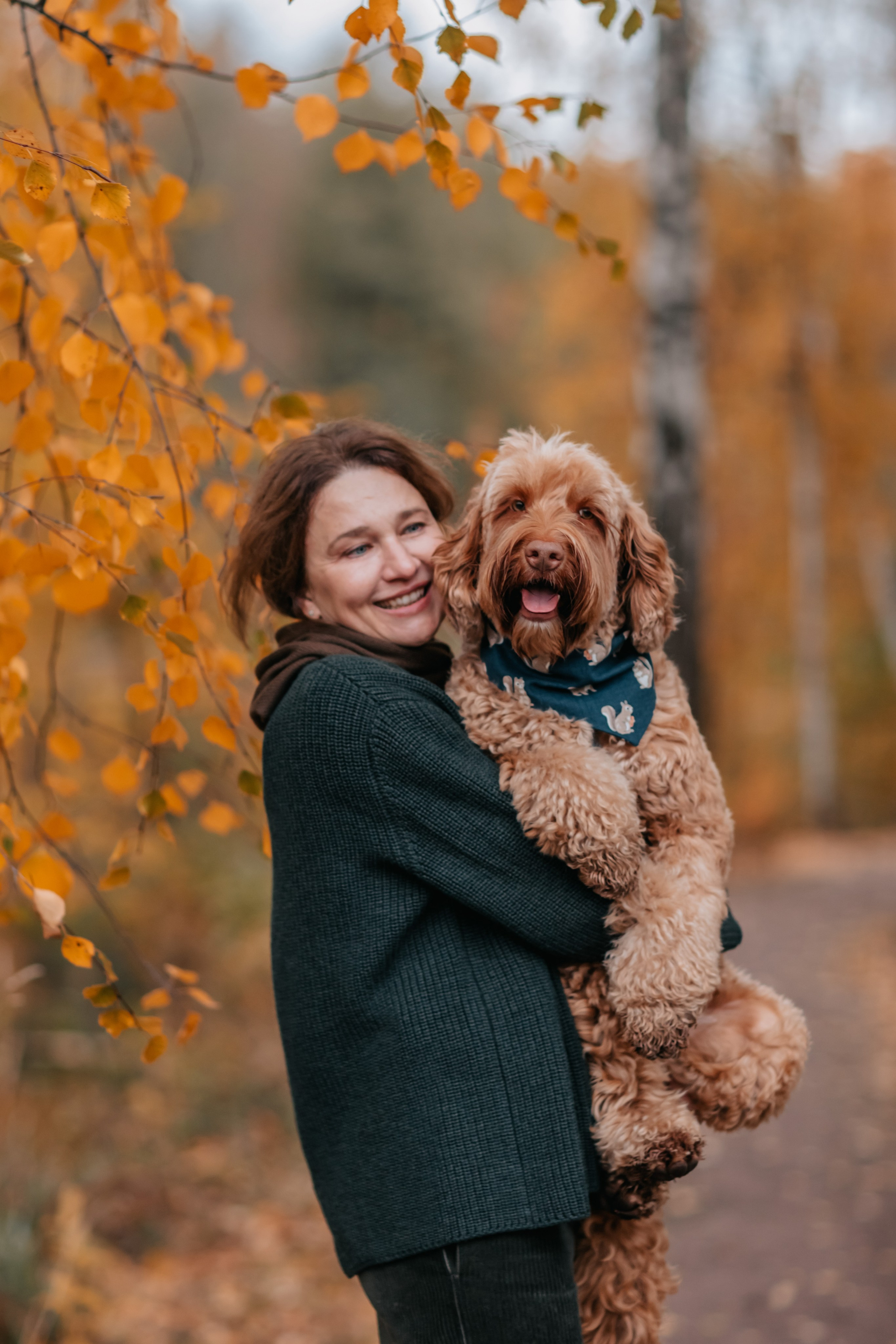 Алла, Евгения, Чаплин, Лиза и Дюшес, осенняя прогулка. Семейный фотограф анималист Мария Крючкова