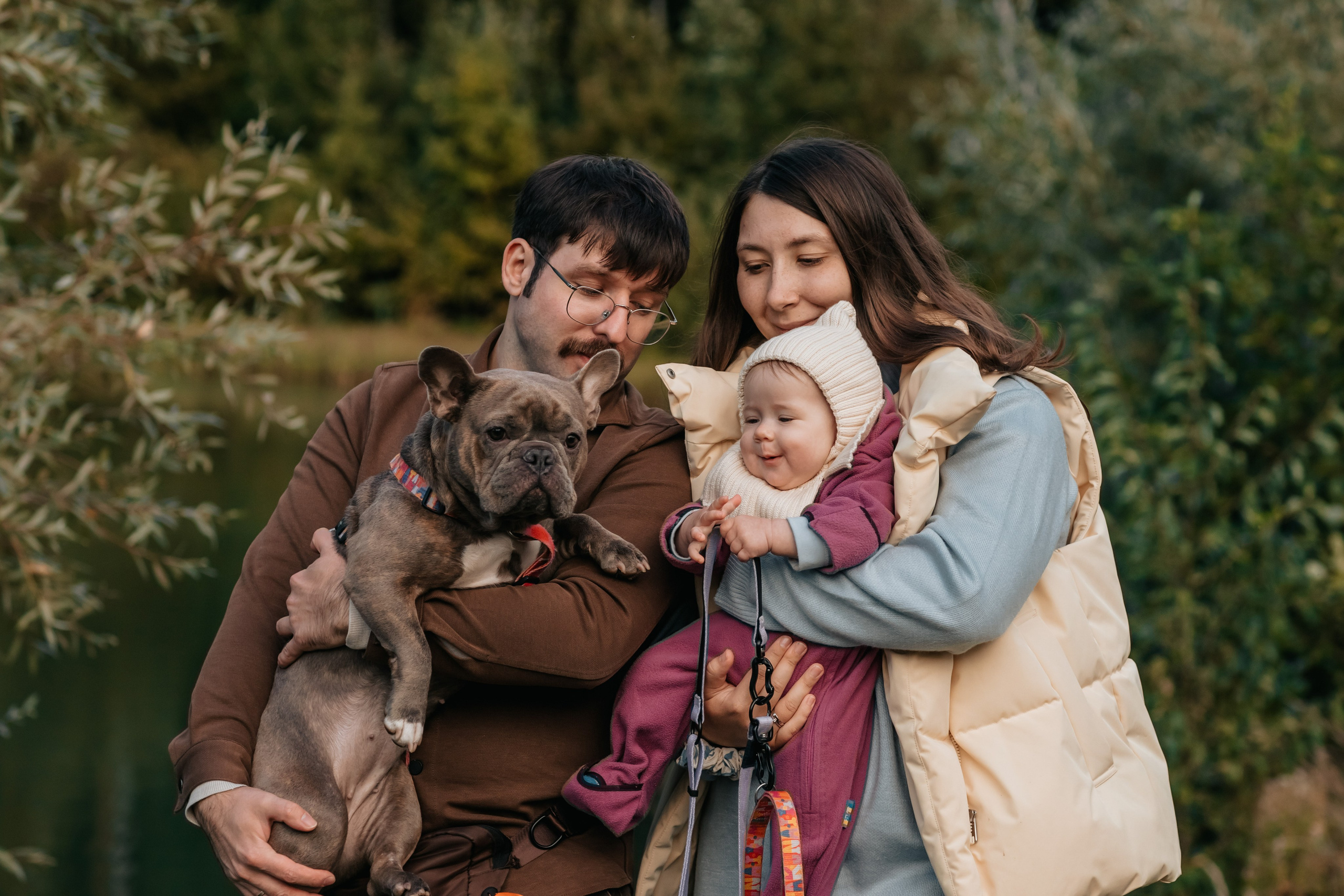 Габи и семья. Прогулка в Мещерском парке. Семейный фотограф анималист Мария Крючкова