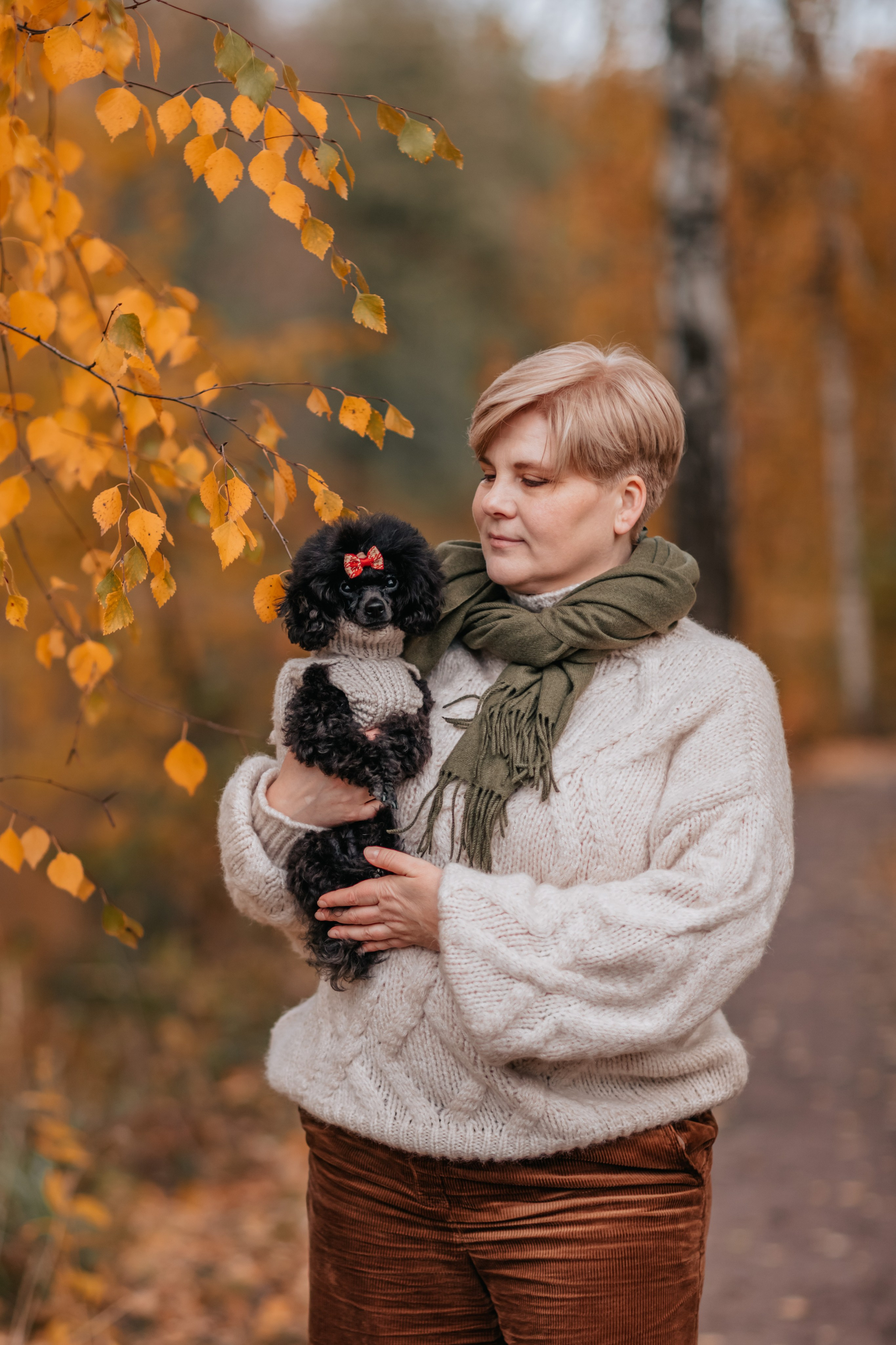Алла, Евгения, Чаплин, Лиза и Дюшес, осенняя прогулка. Семейный фотограф анималист Мария Крючкова
