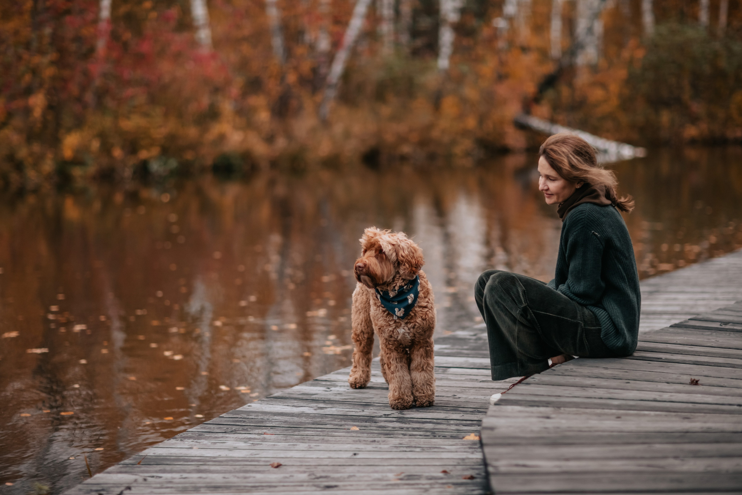 Алла, Евгения, Чаплин, Лиза и Дюшес, осенняя прогулка. Семейный фотограф анималист Мария Крючкова