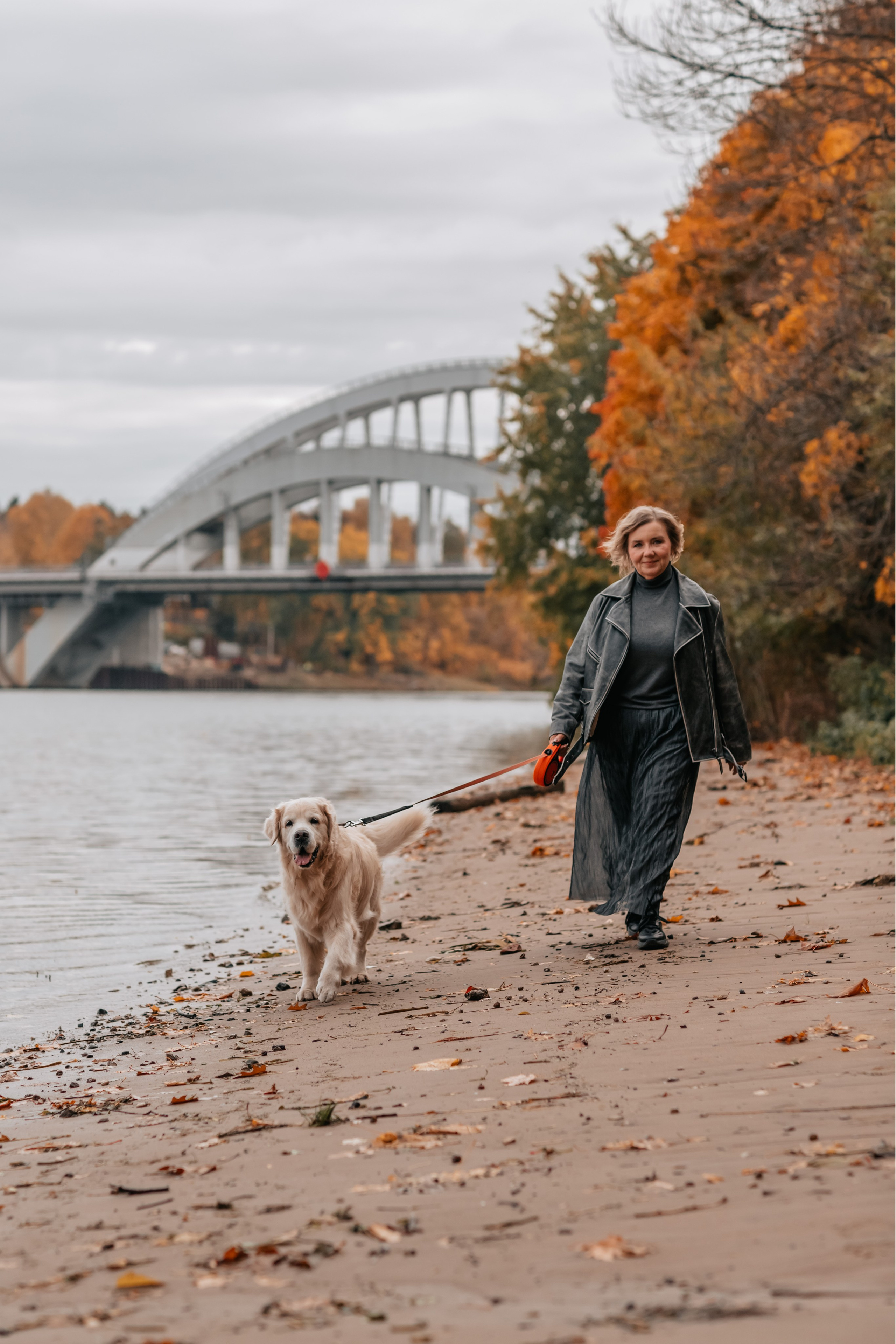 Рэм и семья, прогулка в осеннем парке. Семейный фотограф анималист Мария Крючкова