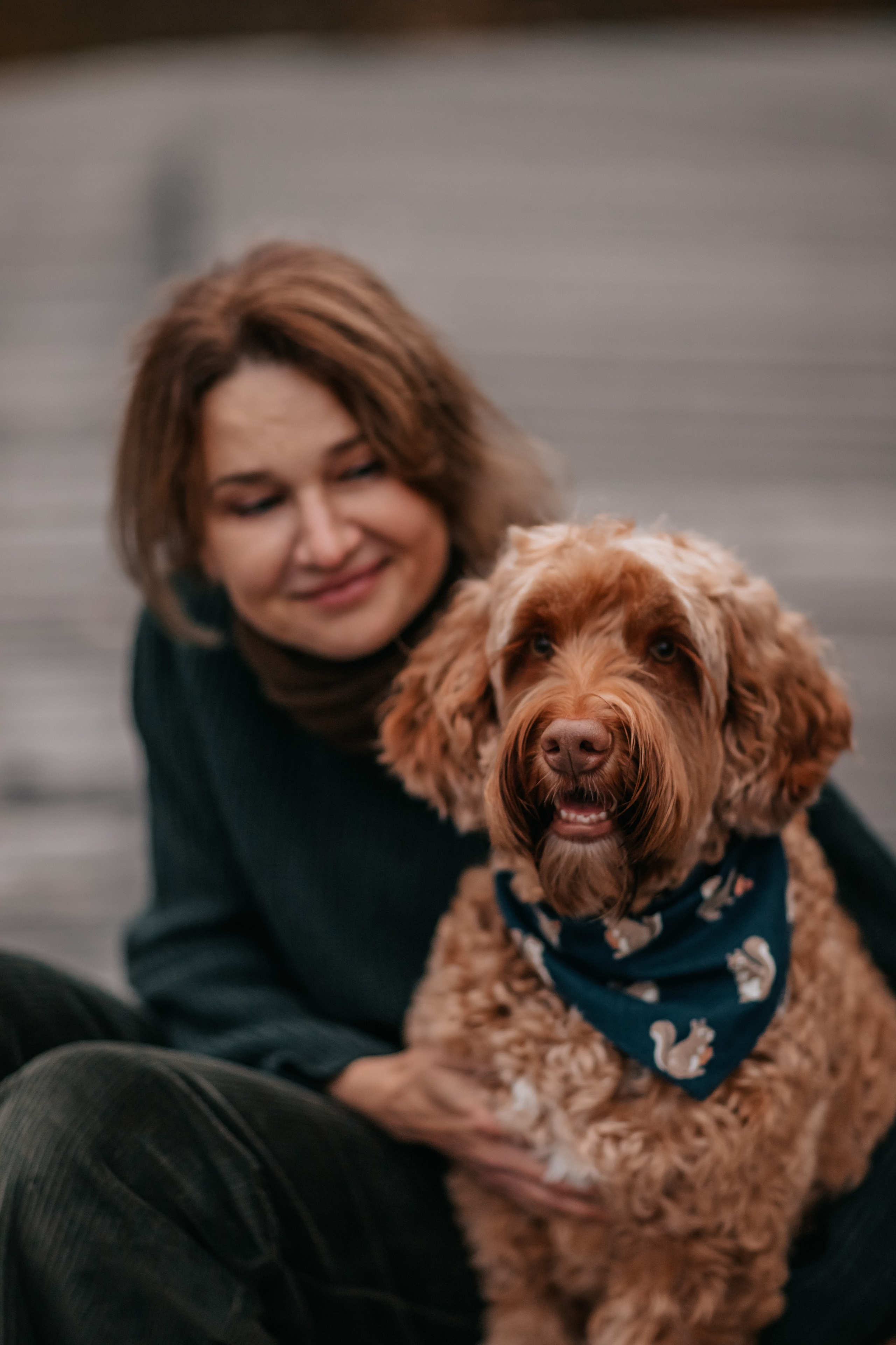 Алла, Евгения, Чаплин, Лиза и Дюшес, осенняя прогулка. Семейный фотограф анималист Мария Крючкова