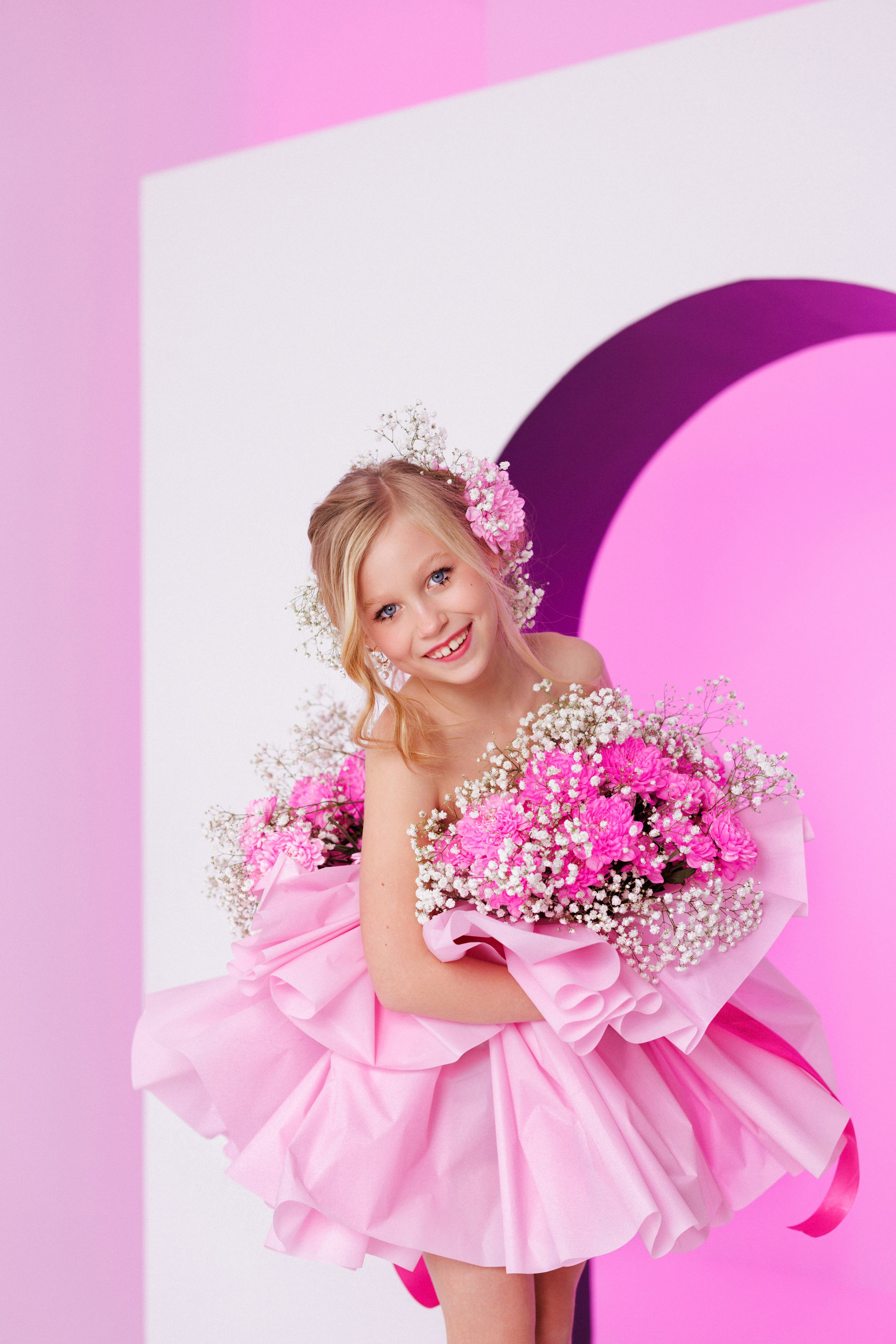 Фотосессия для девочек в форме букета с живыми цветами. Семейный и детский фотограф в Краснодаре Анна Трашкова