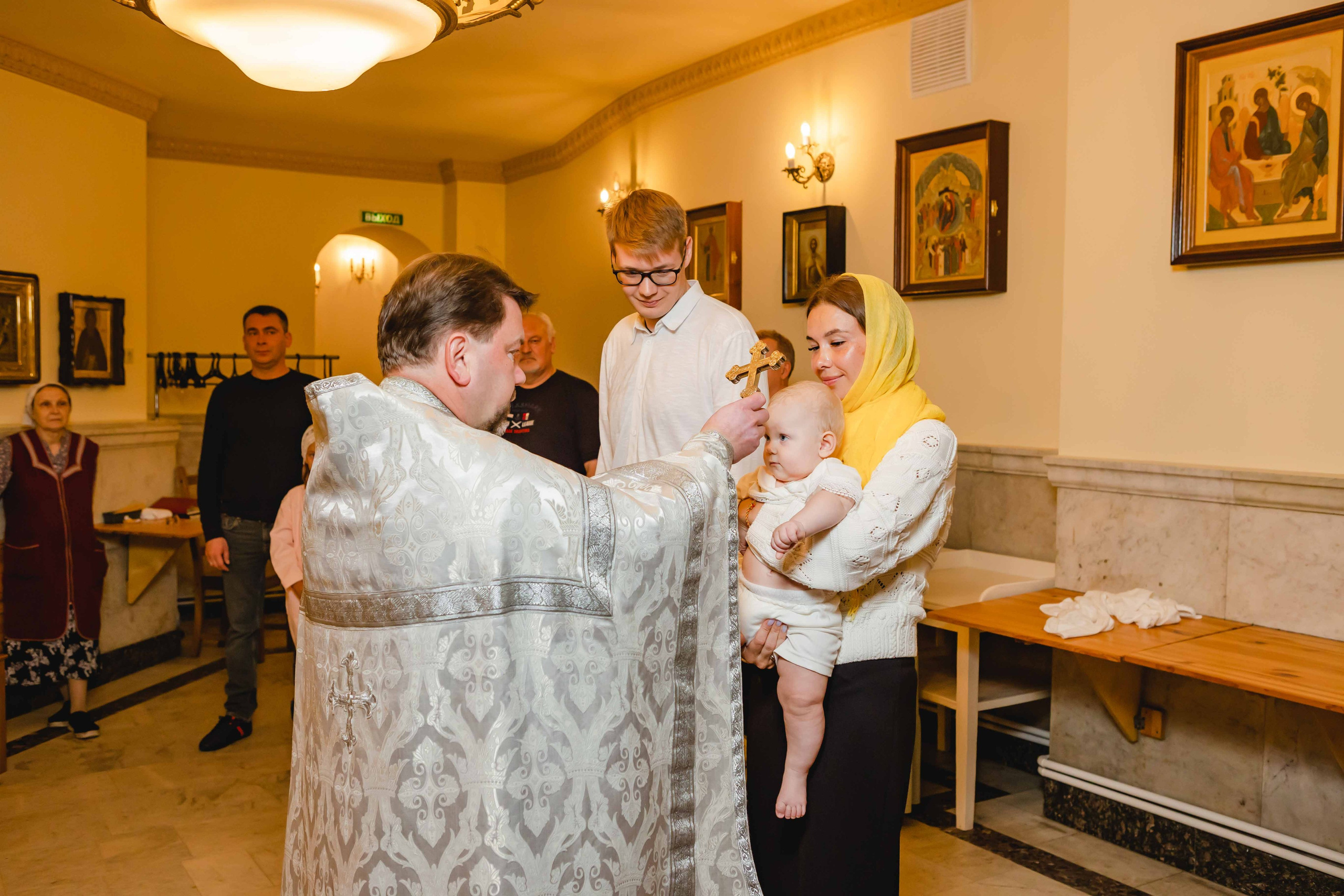 Таинство Крещения. Сайт с красивыми фотографиями и людьми