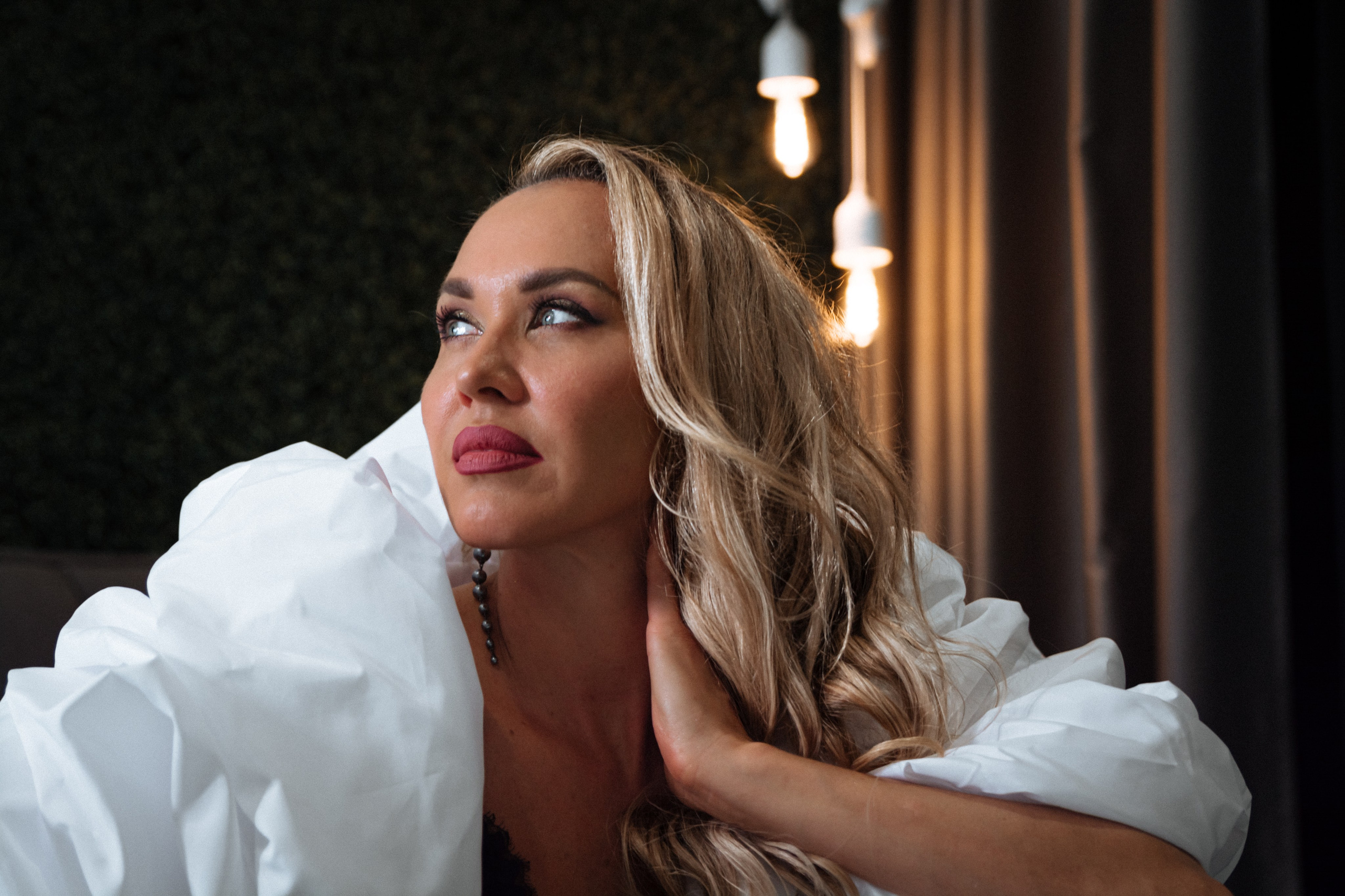 Ирина Гоголь, съёмка в апартотеле. Портретный фотограф в Санкт-Петербурге Дмитриева Наталия